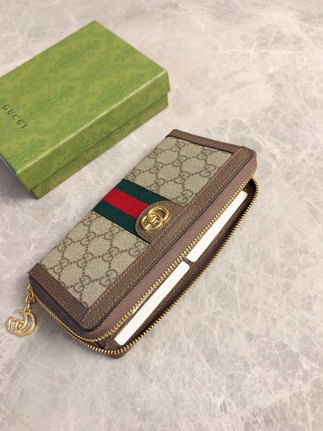 💰410🇭🇺🇭🇺 The official website is synchronized with the new model! Ophidia series ~ long zipper clip, 🧤🧤 is made of GG Supreme high-grade PVC fabric 🧤🧤 with iconic double G hardware marks, classic red and green webbing, exquisitely made! 🧤🧤Model number: 523154, size: W19xH10xD3cm, color: coffee