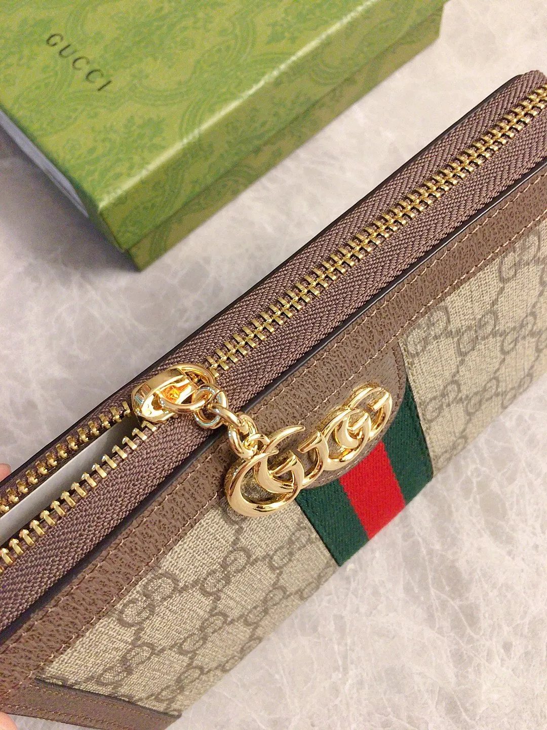 💰410🇭🇺🇭🇺 The official website is synchronized with the new model! Ophidia series ~ long zipper clip, 🧤🧤 is made of GG Supreme high-grade PVC fabric 🧤🧤 with iconic double G hardware marks, classic red and green webbing, exquisitely made! 🧤🧤Model number: 523154, size: W19xH10xD3cm, color: coffee