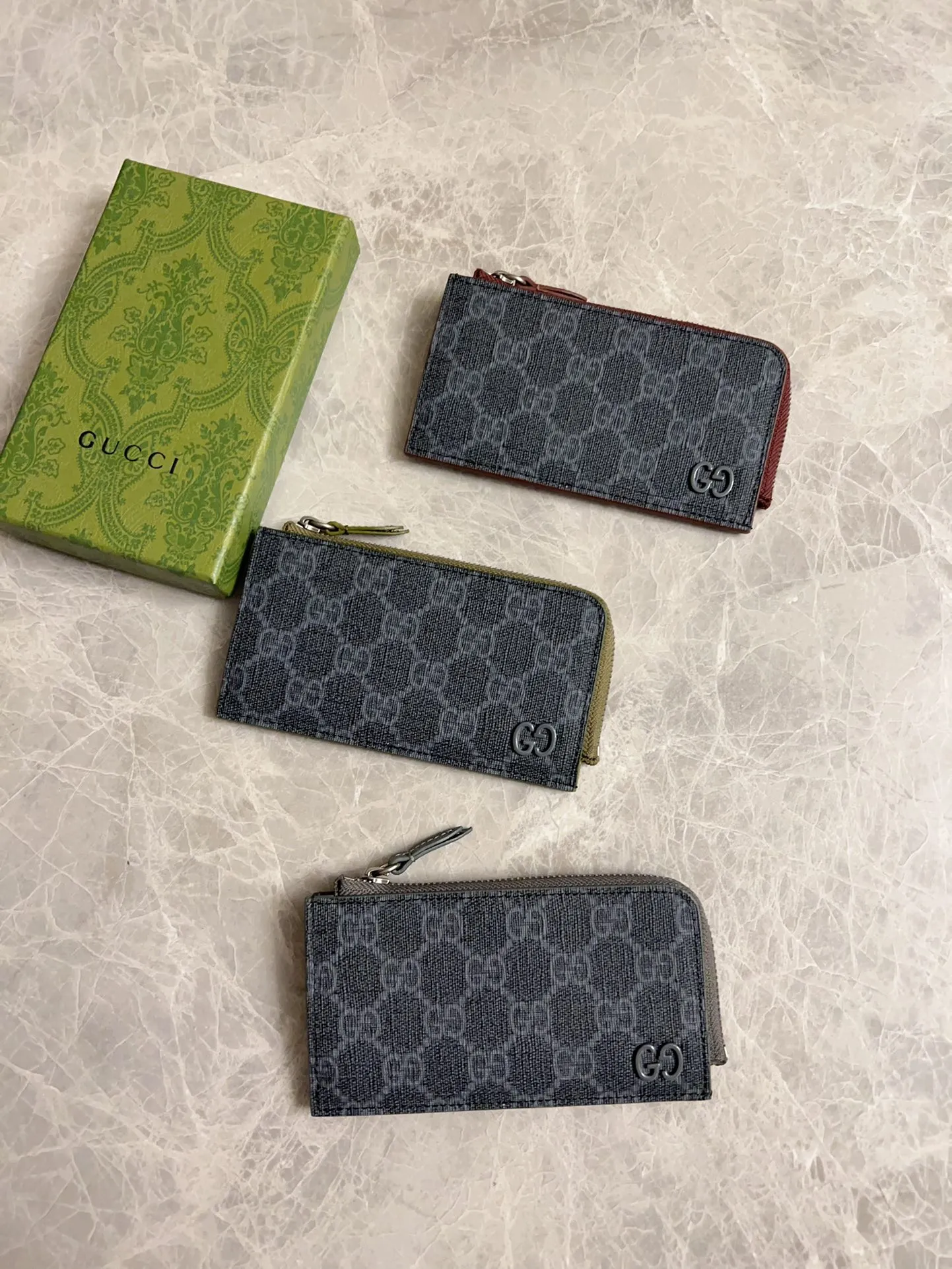 💰360 🇭🇺🇭🇺Gucci’s latest series is presented~Card holder🥗🥗The two-tone design full of contrasting beauty makes the GG logo emblazoned on the body of the bag show off🥗🥗The fabric is made of black GG, and the lining is made of contrasting cowhide leather🥗🥗Black GG Supreme canvas, 🥗🥗with dark gray ceramic effect double G, size: 13.5x 8cm model: 795233 (original product)