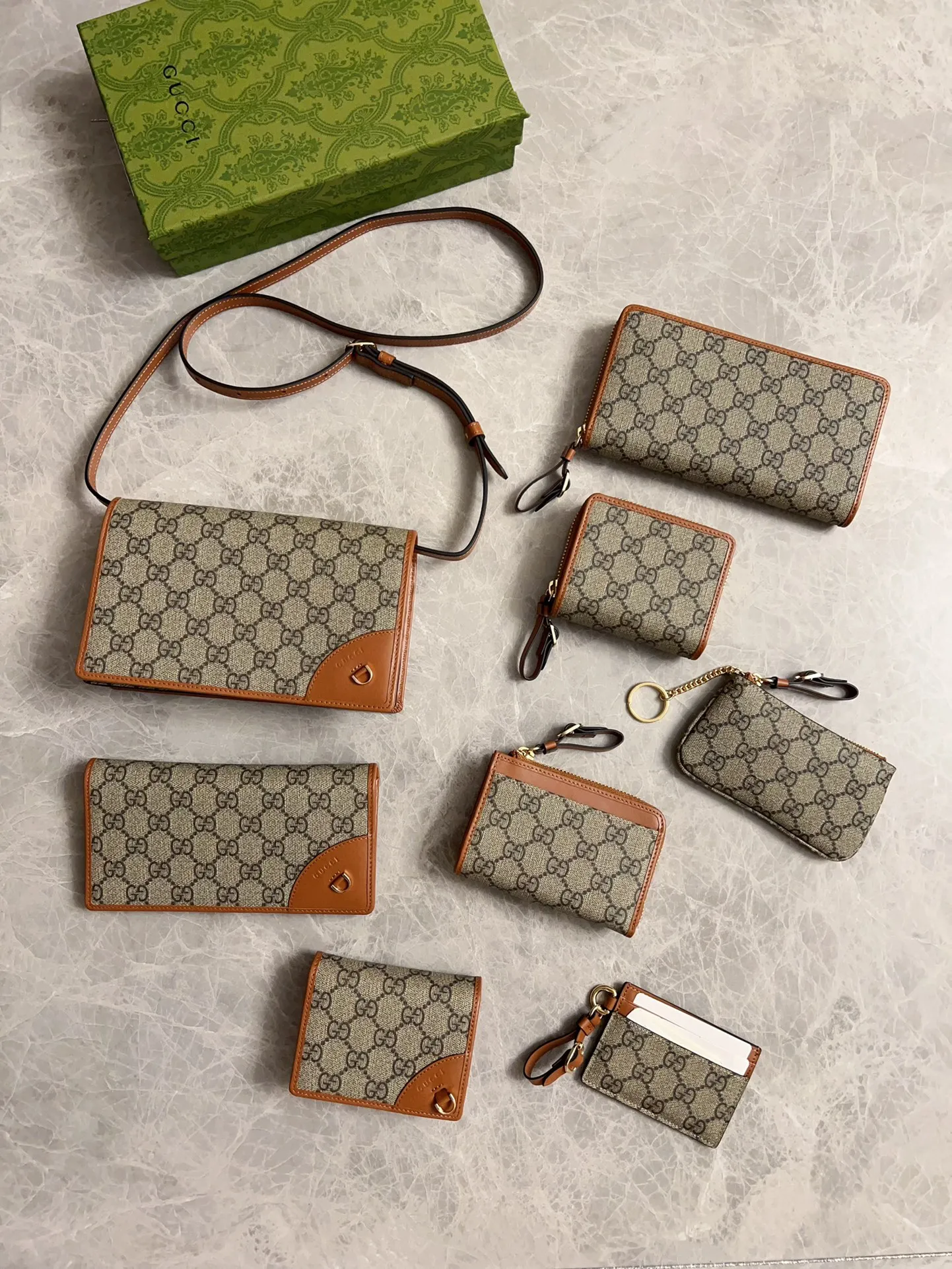 💰440 🇮🇹🇮🇹Gucci’s latest GG Supreme premium PVC with original cowhide small wallet🌾🌾Model: 819131, size: 11×10x3cm