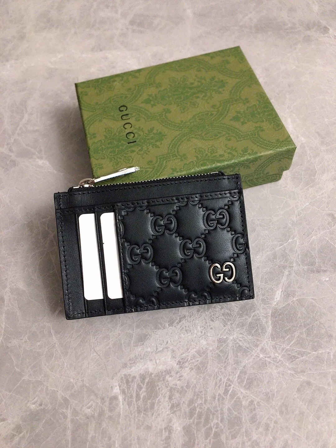 💰330🇭🇺🇭🇺 The official website synchronizes the new model🐡🐡 A slim card holder launched in the Gucci~CY series in the 1970s🐡🐡With multiple pockets and zipper compartments, 🧵Advanced custom embossed original factory cowhide🐡🐡Imported cotton zipper, high-end quality, model number: 597560, size 12x8cm
