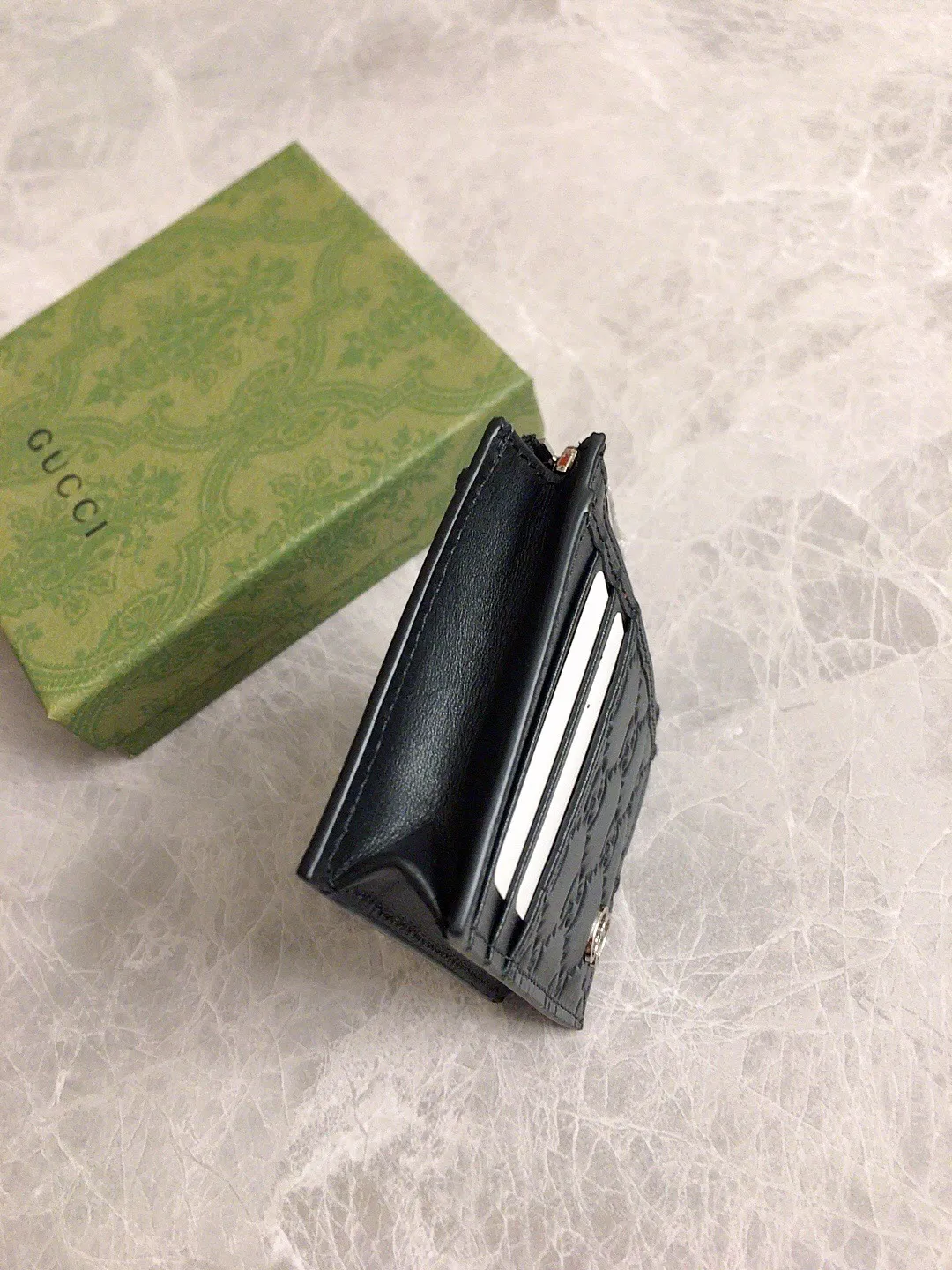 💰330🇭🇺🇭🇺 The official website synchronizes the new model🐡🐡 A slim card holder launched in the Gucci~CY series in the 1970s🐡🐡With multiple pockets and zipper compartments, 🧵Advanced custom embossed original factory cowhide🐡🐡Imported cotton zipper, high-end quality, model number: 597560, size 12x8cm