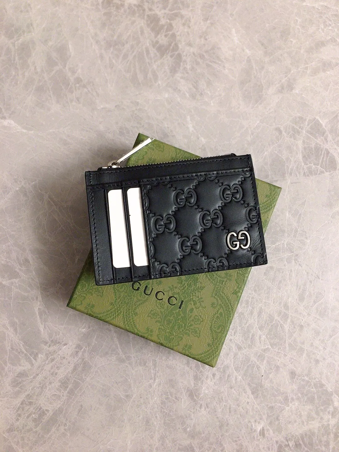 💰330🇭🇺🇭🇺 The official website synchronizes the new model🐡🐡 A slim card holder launched in the Gucci~CY series in the 1970s🐡🐡With multiple pockets and zipper compartments, 🧵Advanced custom embossed original factory cowhide🐡🐡Imported cotton zipper, high-end quality, model number: 597560, size 12x8cm