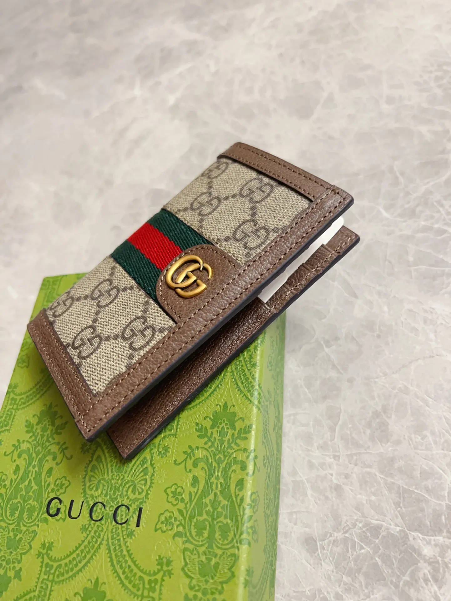 💰330🇭🇺🇭🇺 The new model is synchronized with the official website! Ophidia series - Card holder🌿🌿Made of GG Supreme high-grade PVC fabric🌿🌿With iconic double G hardware marks, classic red and green webbing, 🌿🌿fashionable and elegant, lightweight and practical, 🌿🌿Model number: 734943, size: 15x12cm, color: coffee\red and green belt