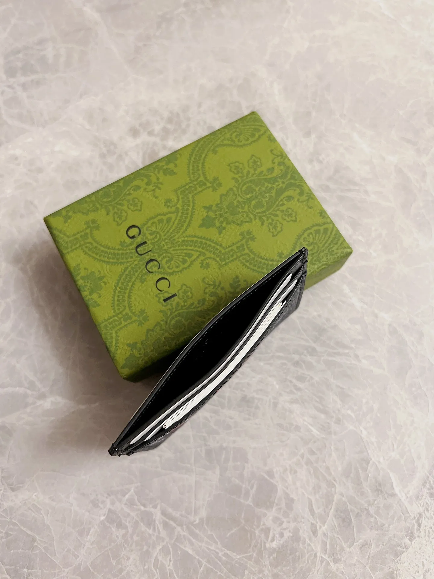 💰200 🇭🇺🇭🇺 New men’s small card holder! 🐍🐍Synchronized with counters, original shaved leather with high-quality PVC fabric🐍🐍Tear-printed latest Striped Snake logo🐍🐍Oil edges with fine workmanship, simple and elegant, fashionable and domineering,🐍🐍Model: 451277, size: 10x7cm, color black PVC-black "Striped Snake"