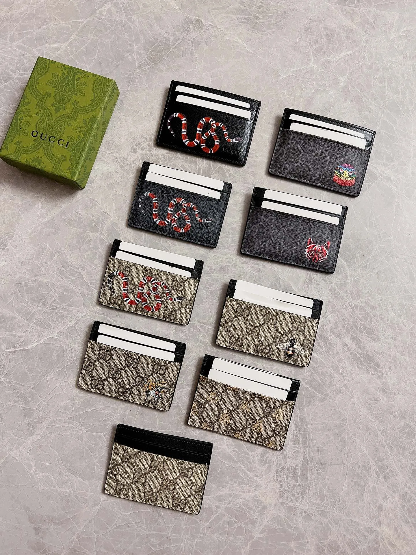 💰200 🇭🇺🇭🇺 New men’s small card holder! 🐍🐍Synchronized with counters, original shaved leather with high-quality PVC fabric🐍🐍Tear-printed latest Striped Snake logo🐍🐍Oil edges with fine workmanship, simple and elegant, fashionable and domineering,🐍🐍Model: 451277, size: 10x7cm, color black PVC-black "Striped Snake"