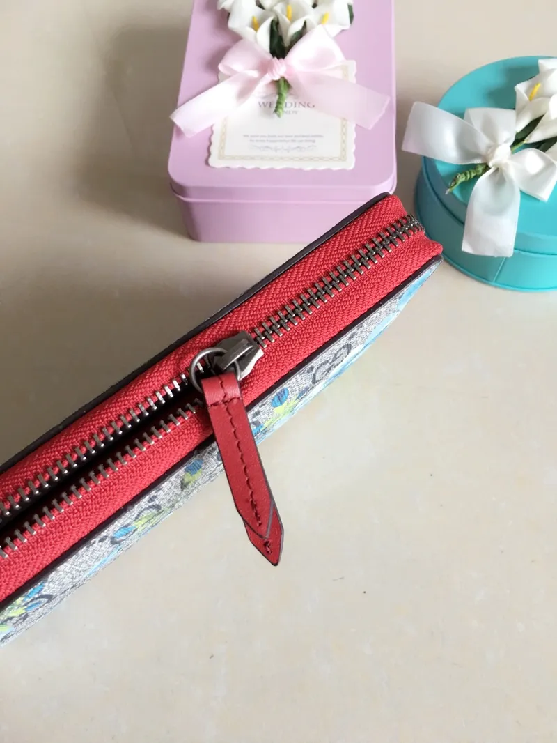 💰400 🇮🇹🇮🇹New colors available! 🌳🌳The latest personalized fashion 🌹🌹Women's zipper wallet 404071 "Tear-off flower PVC" with original cowhide, original hardware 🌻🌻Leading fashion temperament, super classy🌸🌸 Coffee, cherry blossom pink, maroon, green flower/black, ice blue flower-big red, ice blue flower-black 🌷🌷6 colors available, size 19.5～10～2.5
