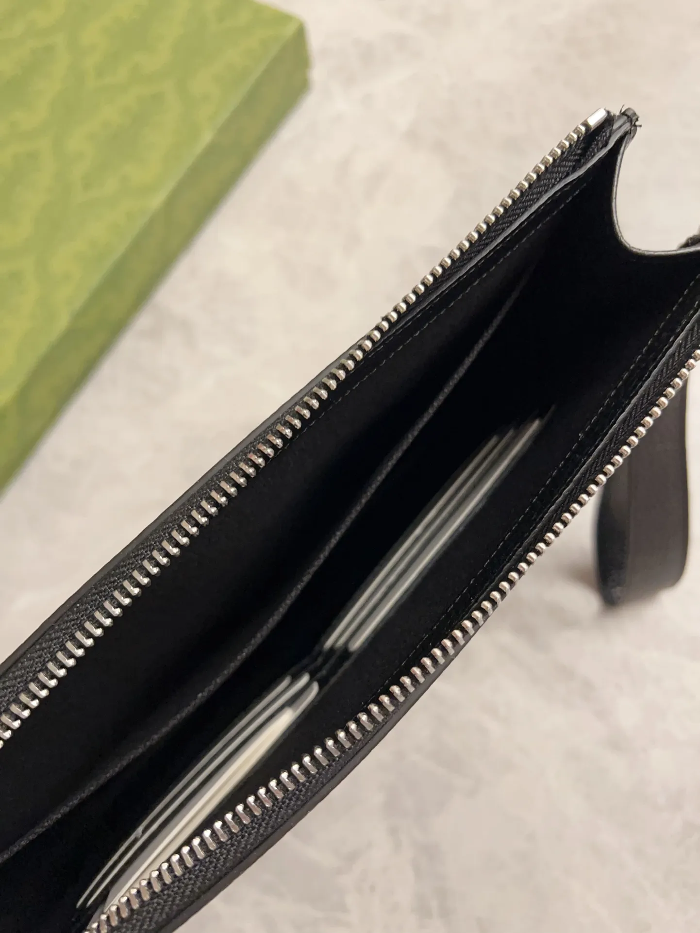 💰700 🇭🇺🇭🇺Counter quality, top-quality original goods, real photos! 🧬🧬Model number: 771319 Black leather🧬🧬Size: 28x22x3.5cm