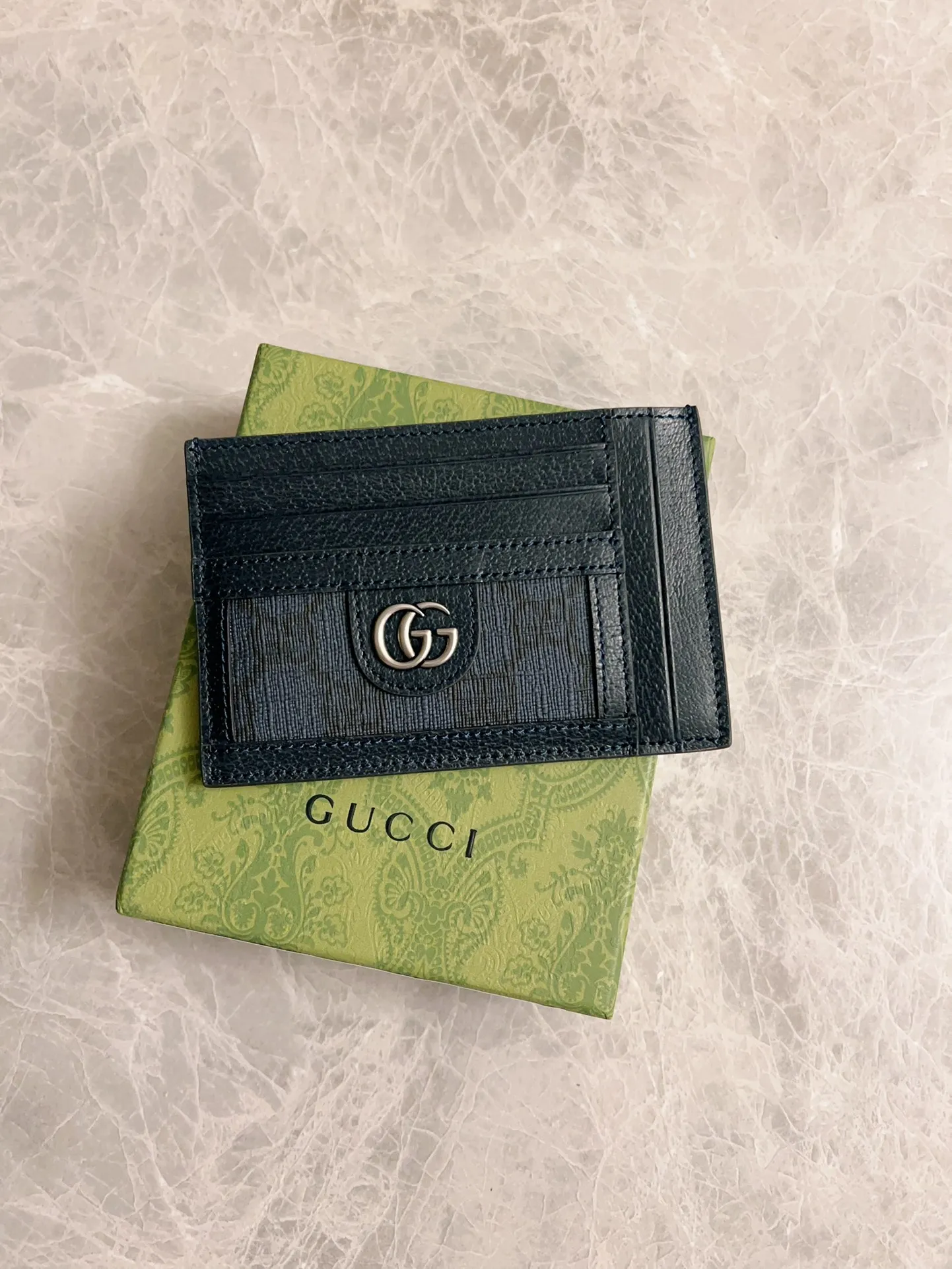 💰280🇭🇺🇭🇺GucciO’s latest phidia series card holder, Ophidia series items have endless retro feelings. Blue GG Supreme canvas, blue cowhide piping, palladium tone hardware Double G Model: 732018 Dimensions: 11x 7cm Color: blue/pvc.