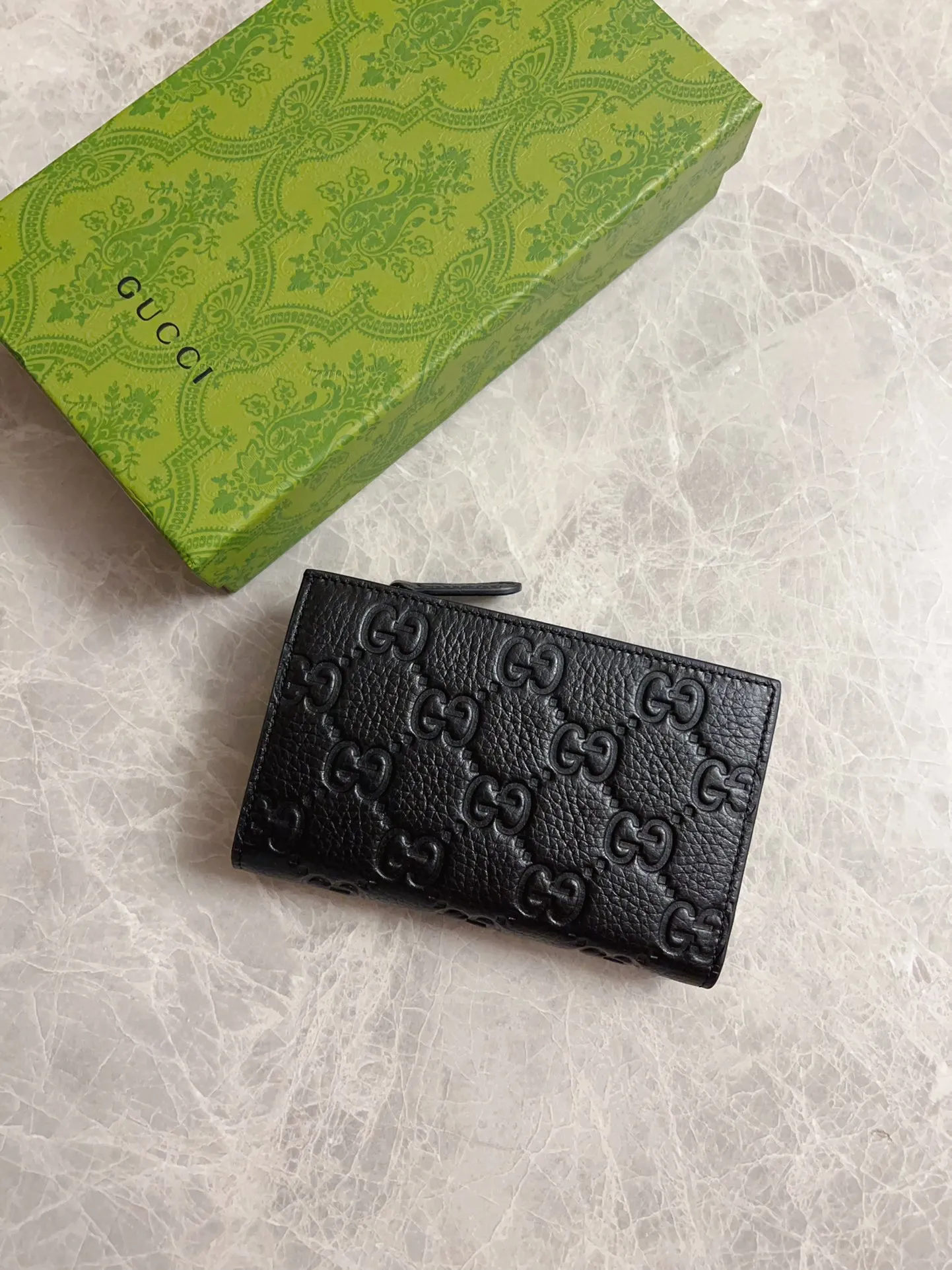 💰 400 🇮🇹🇮🇹New GG Emblem series super soft pink embossed/full leather wallet! (Mid-length clip)💋💋Model: 815874, size: 18x14x3cm