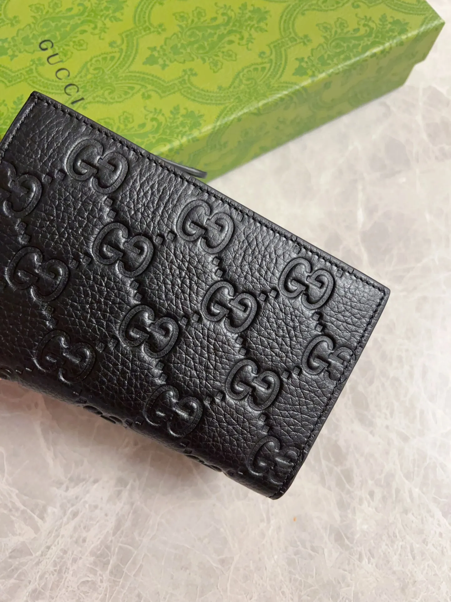 💰 400 🇮🇹🇮🇹New GG Emblem series super soft pink embossed/full leather wallet! (Mid-length clip)💋💋Model: 815874, size: 18x14x3cm
