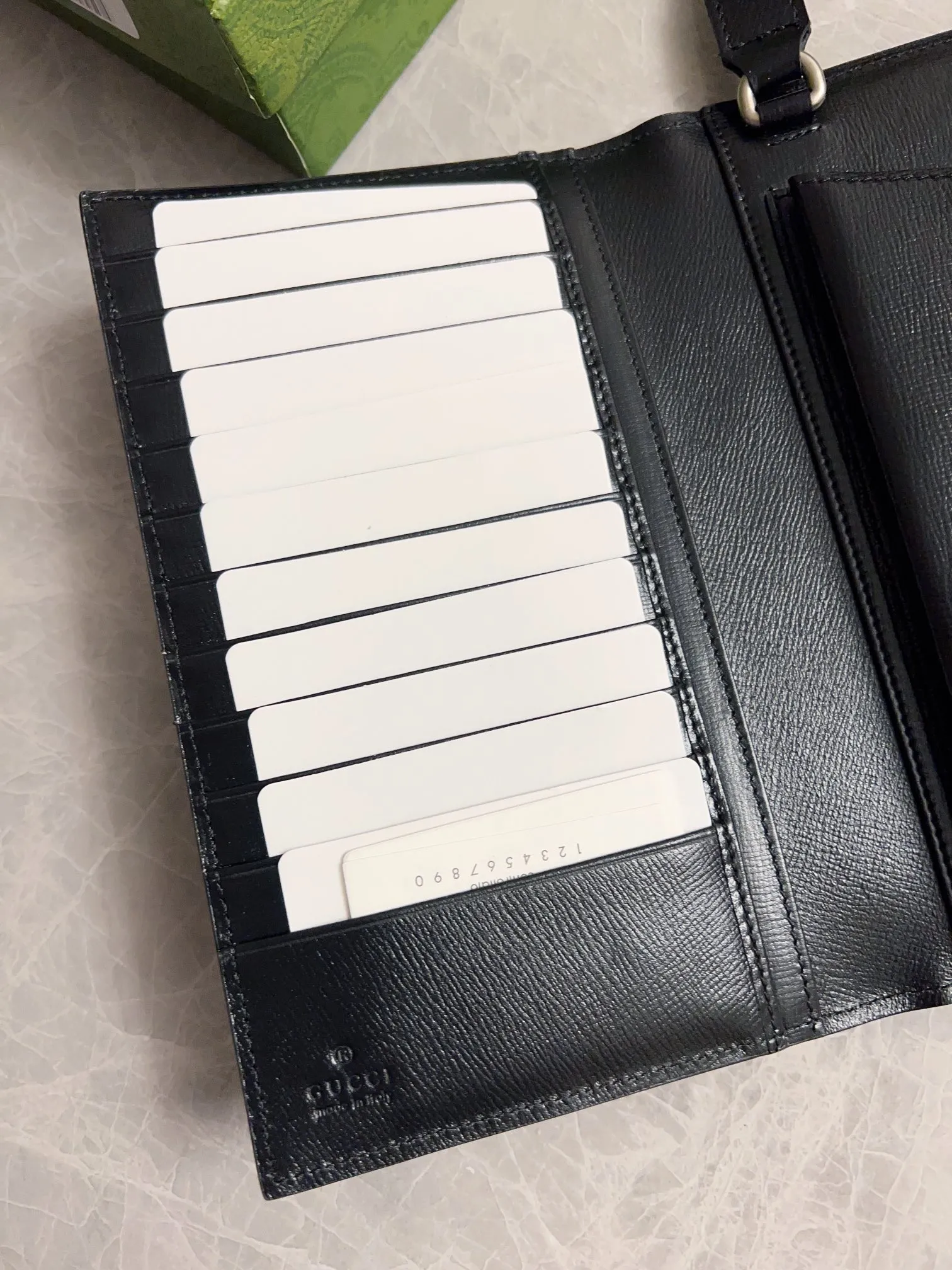 💰720🇮🇹🇮🇹The latest Gucci, synchronized with counters! 🪅🪅 Interlocking Double G clutch bag, 🪅🪅 oval interlocking Double G leather label, Double G fabric with cowhide piping, 🪅🪅Model number: 724358, size: 20x14X4cm (open 40cm) can be carried cross-body or portable, built-in (mobile phone + card holder + cash) three essentials for going out, integrated into one! Fashion item! Awesome! 🪅🪅