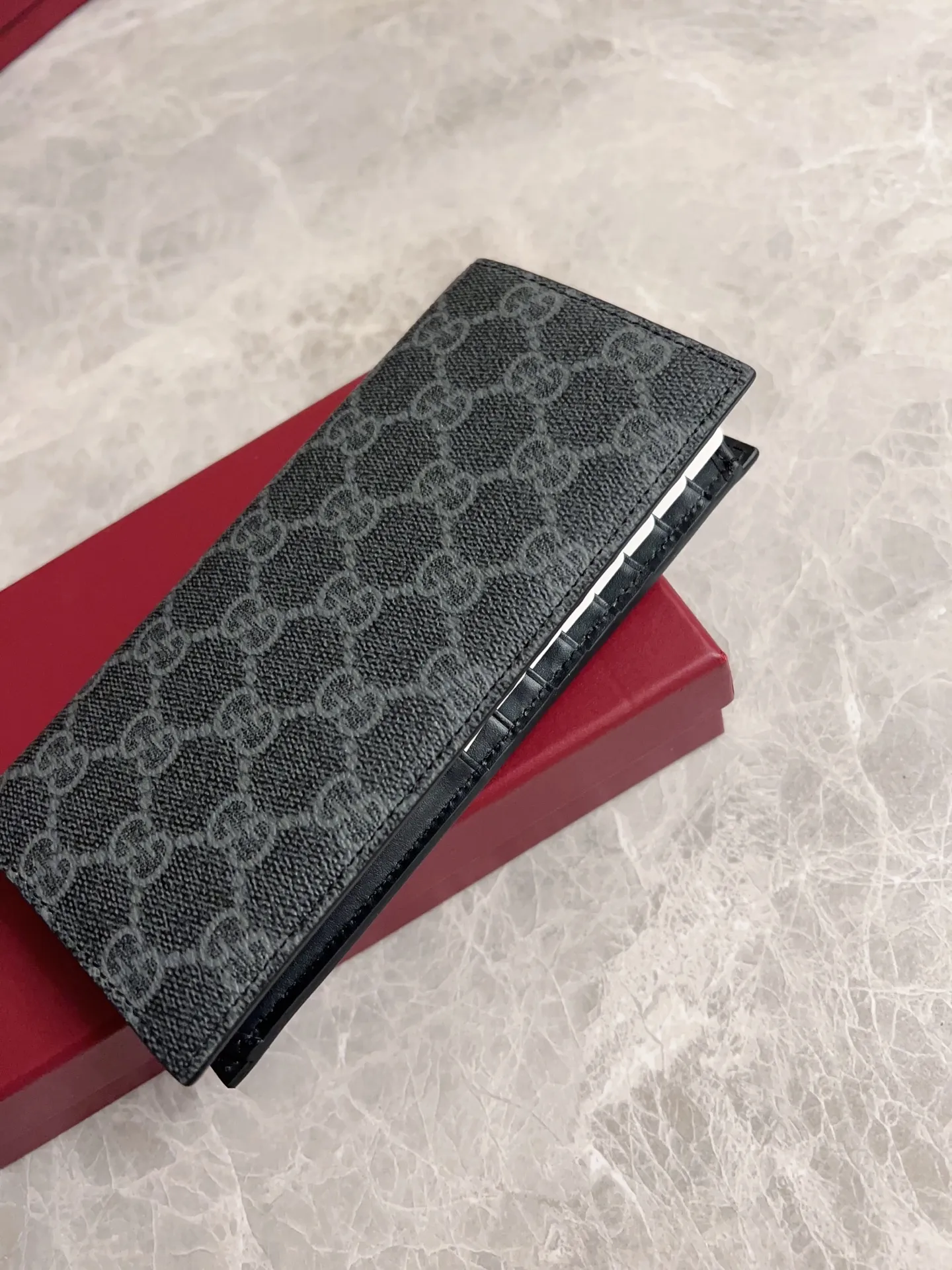 💰390 🇭🇺🇭🇺GG Emblem series reinterprets the classic double G pattern with creative design and innovative functions, 🍃🍃new granular PVC fabric with original factory calfskin, fashionable and versatile! 🍃🍃Brown, black Style number: 821213 Size: 19x9cm
