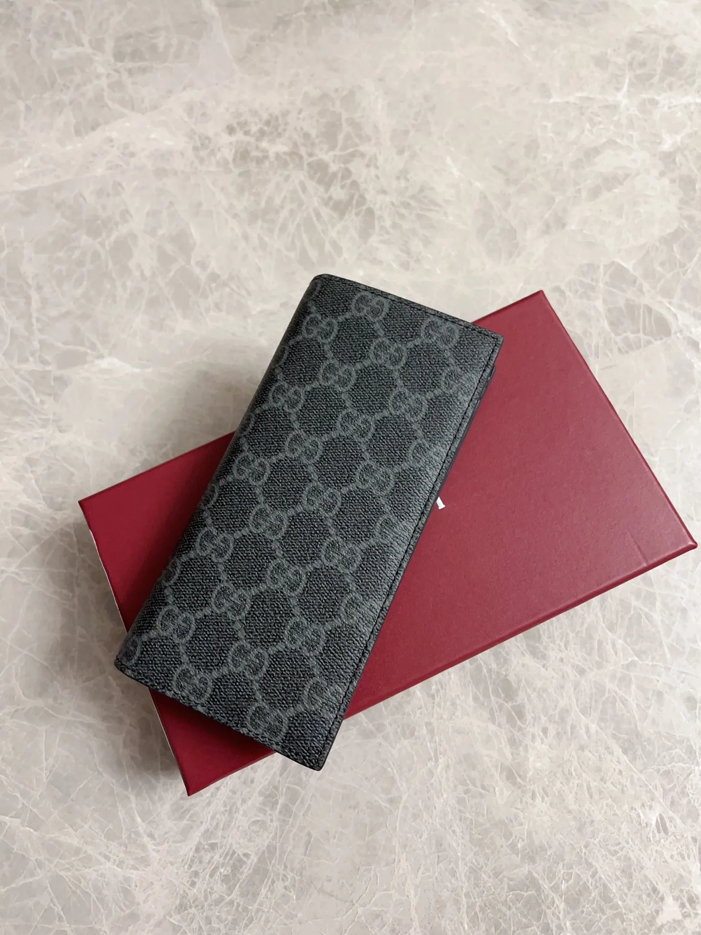 💰390 🇭🇺🇭🇺GG Emblem series reinterprets the classic double G pattern with creative design and innovative functions, 🍃🍃new granular PVC fabric with original factory calfskin, fashionable and versatile! 🍃🍃Brown, black Style number: 821213 Size: 19x9cm