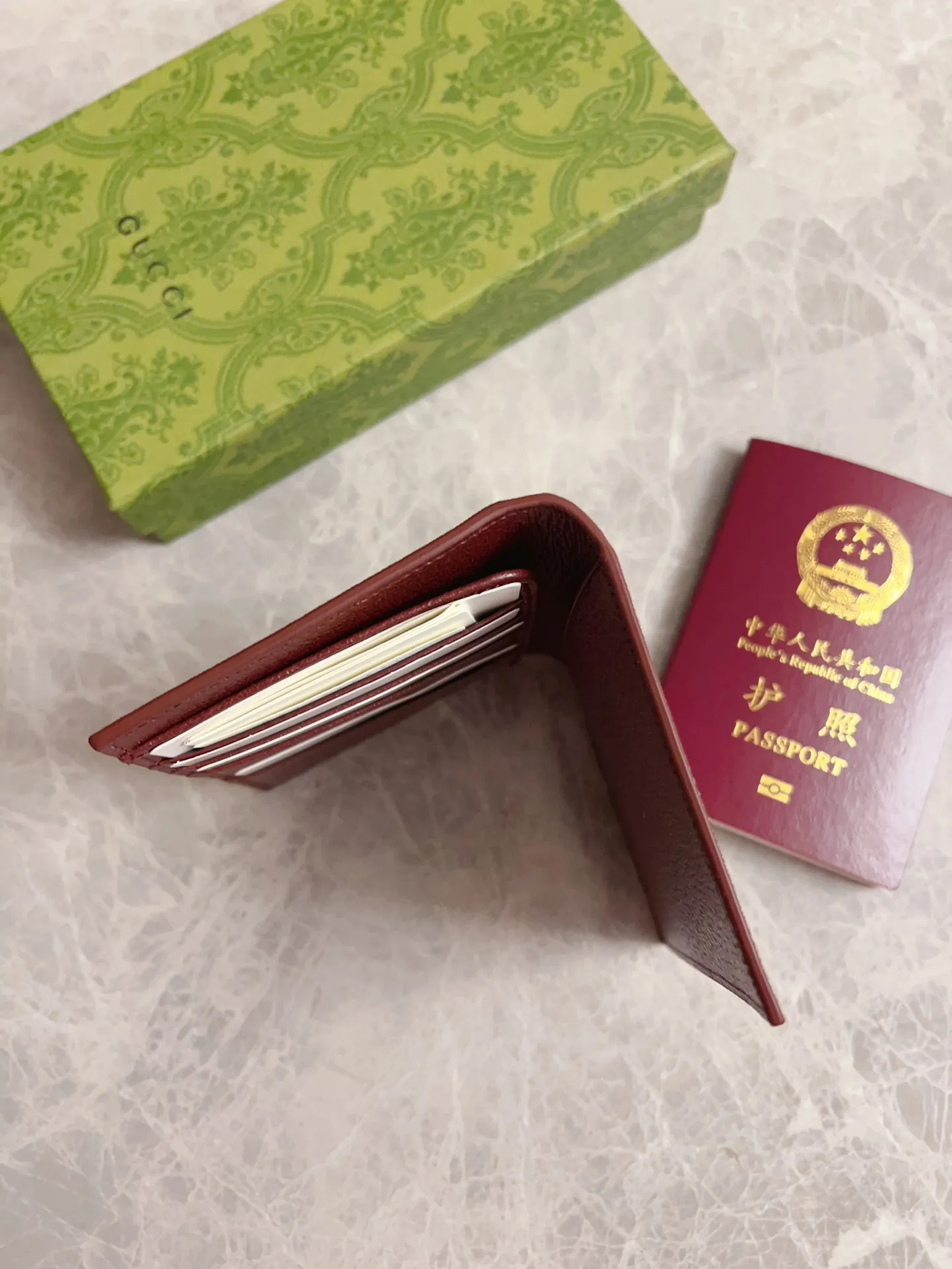💰340 🇭🇺🇭🇺Gucci’s latest series is presented ~ Passport Holder 🧬🧬The two-tone design full of contrasting beauty makes the GG logo emblazoned on the bag show off🧬🧬Brown/Brown Brown/Maroon Size: 13.5x 9.5cm Model: 795229