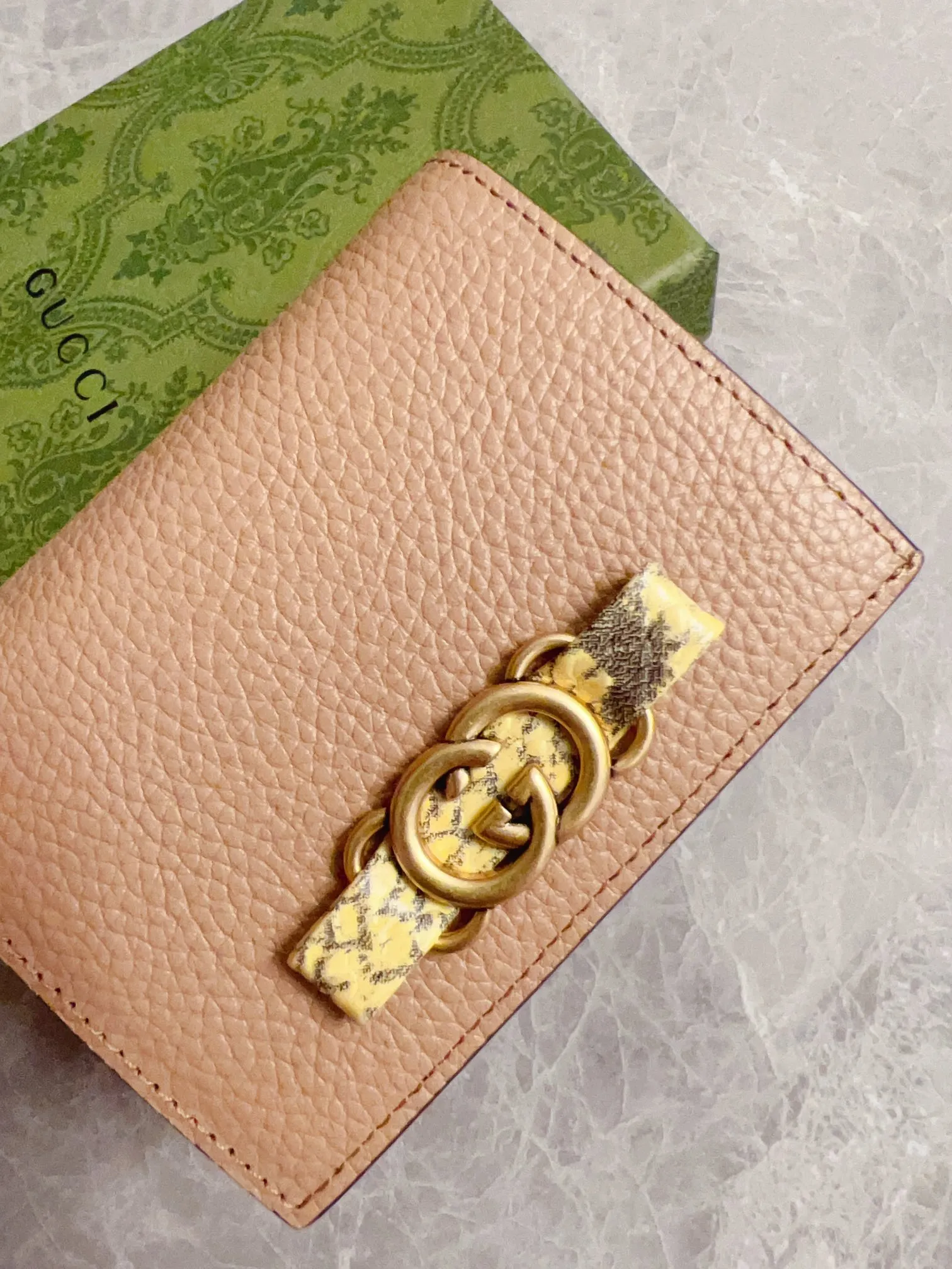 💰400 🇮🇹🇮🇹Gucci’s latest ~ small wallet with interlocking Double G python leather bow🍓🍓Exquisitely crafted from original factory calfskin, 🍓🍓The front bow is made with python leather piping and antique gold tone interlocking Double G details, 🍓🍓Iconic fashion item🍓🍓Model: 746059, Size: 11x 8.5x3cm