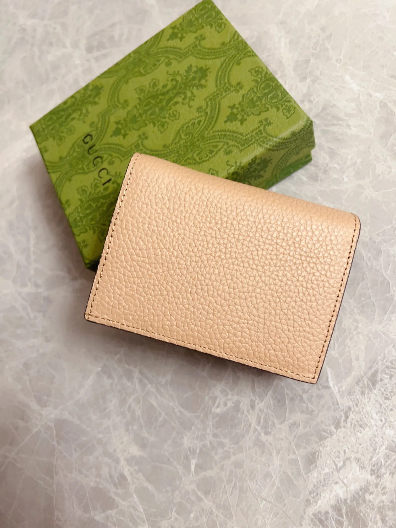 💰400 🇮🇹🇮🇹Gucci’s latest ~ small wallet with interlocking Double G python leather bow🍓🍓Exquisitely crafted from original factory calfskin, 🍓🍓The front bow is made with python leather piping and antique gold tone interlocking Double G details, 🍓🍓Iconic fashion item🍓🍓Model: 746059, Size: 11x 8.5x3cm