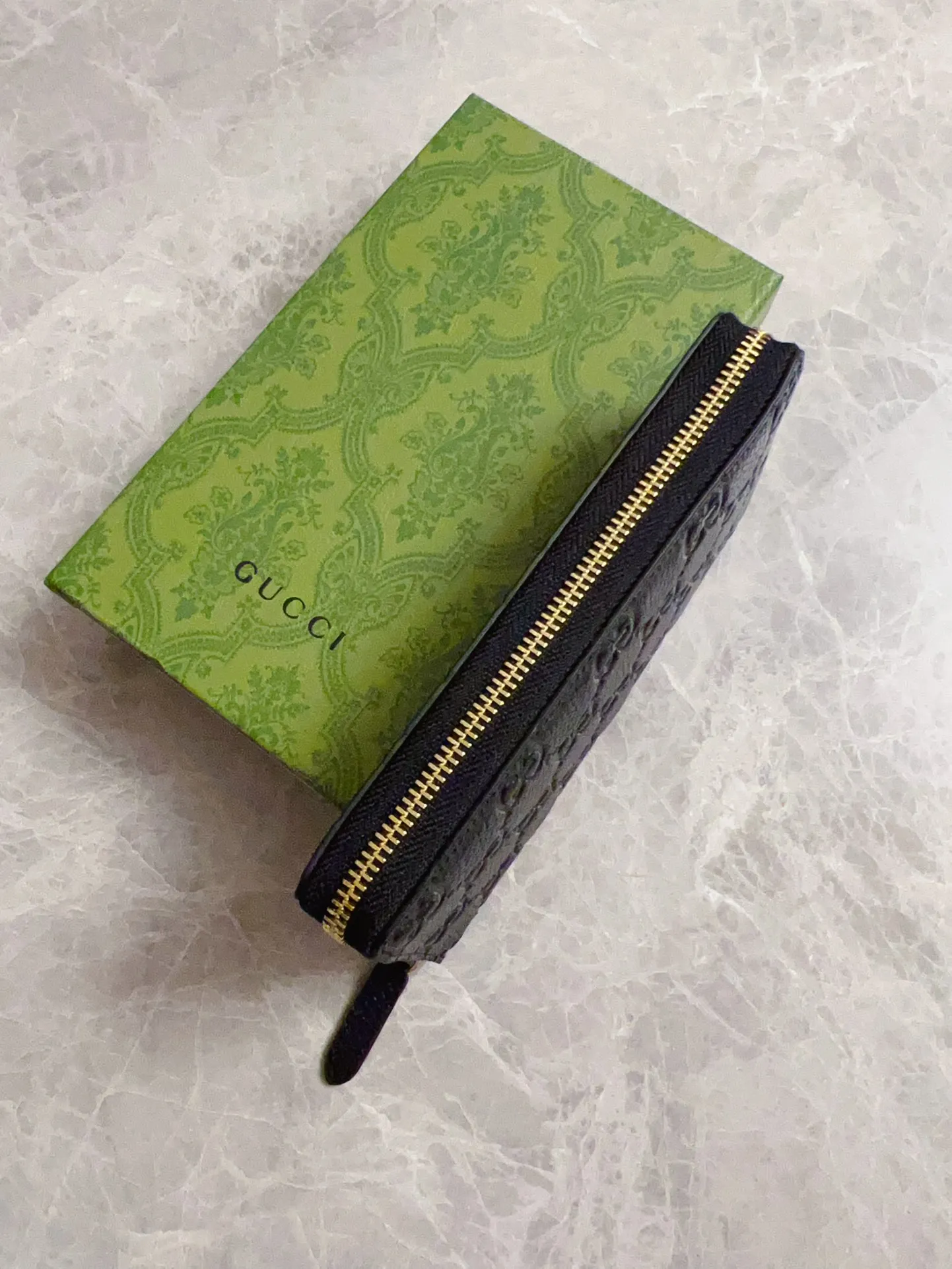 💰 450 🇮🇹🇮🇹New GG Emblem series super soft pink embossed/full leather wallet! 💋💋Model: 821803, size: 19x10x2.5cm