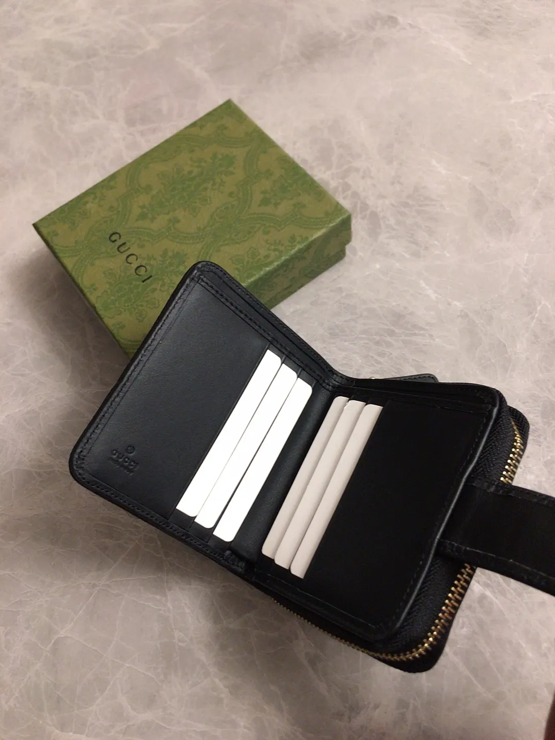 💰390🇭🇺🇭🇺Gucci’s latest 3-fold zipper small wallet ~ original leather-pressed small G🎡🎡No matter the materials, workmanship, logo, stamping, wiring, every detail will fully express the wonderful connotation of *10*3cm Color: black, peony red, pink, exquisite 3 colors