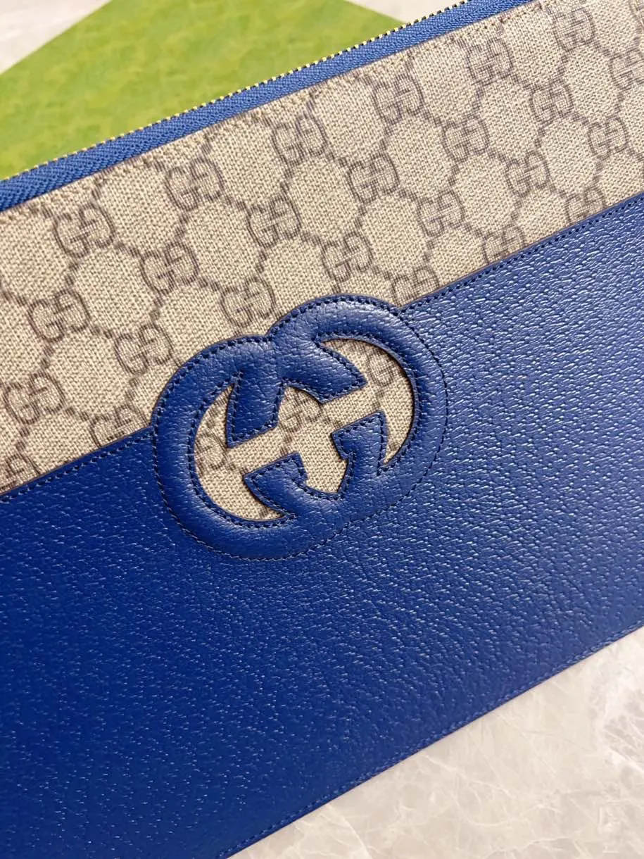 💰520 🇭🇺🇭🇺Gucci’s latest ~ Men’s handbag 🧬🧬 embellished with hollow interlocking Double G details, cleverly matched with GG Supreme canvas, 🧬🧬Create an accessory with both modern style and classic style🧬🧬Iconic interlocking Double G logo. This logo comes from the brand founder Guccio Mr. Gucci's initials are constantly being reinterpreted in various forms and styles🧬🧬Model: 723320, size: 30.5x 21x 1.5cm