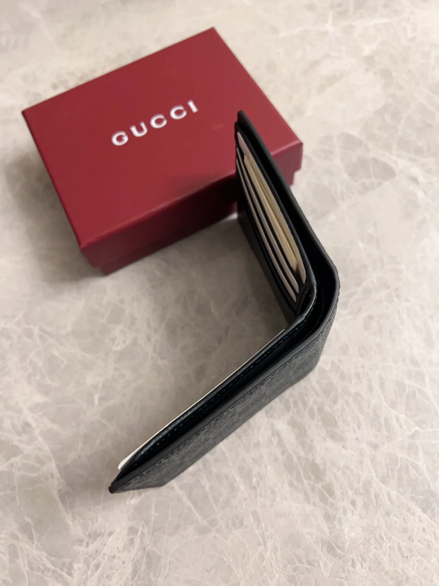 💰310🇭🇺🇭🇺GG Emblem series reinterprets the classic double G pattern with creative design and innovative functions. 🍃🍃New granular PVC fabric with original factory calfskin, fashionable and versatile! 🍃🍃Brown, black Model number: 821200 (insert cards on both sides) Size: 11x9cm
