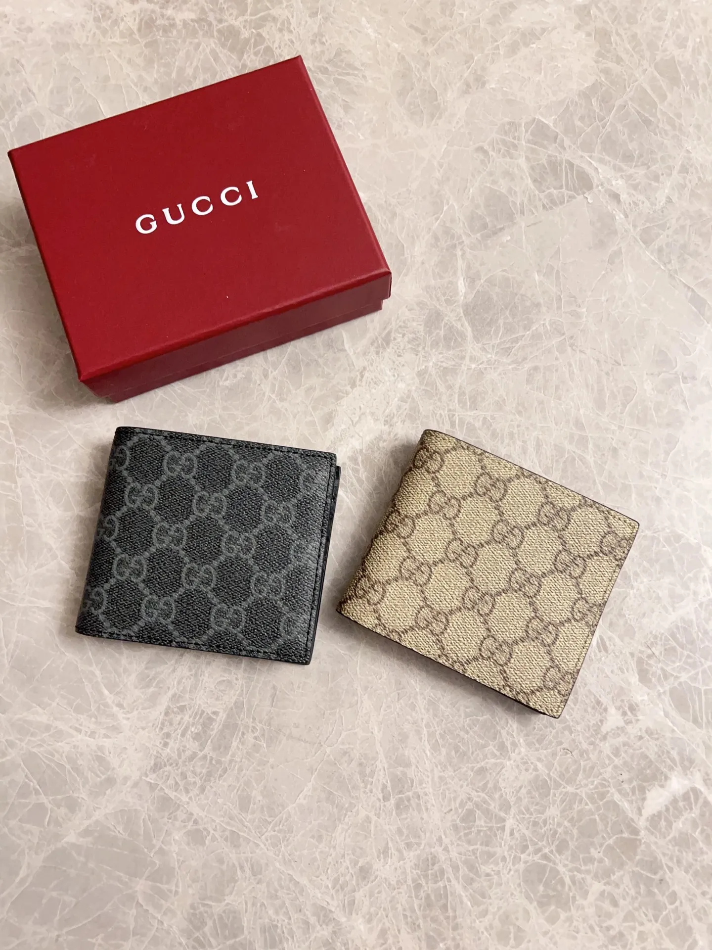 💰310🇭🇺🇭🇺GG Emblem series reinterprets the classic double G pattern with creative design and innovative functions. 🍃🍃New granular PVC fabric with original factory calfskin, fashionable and versatile! 🍃🍃Brown, black Model number: 821200 (insert cards on both sides) Size: 11x9cm