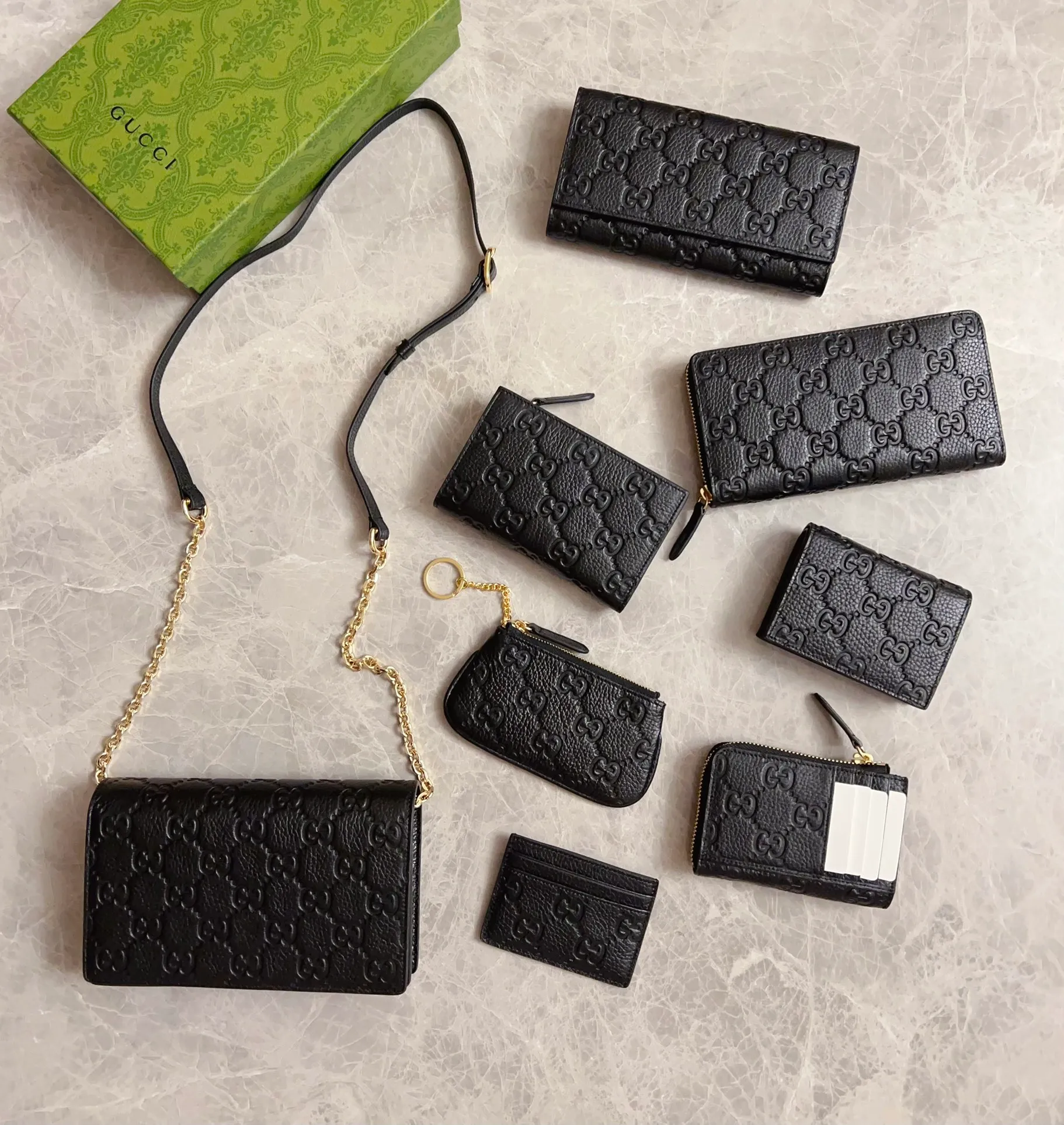 The new GG Emblem series of ultra-soft lychee-colored embossed patterns are available in 8 exquisite styles! 💋💋810705, 815936, 815883, 815874, 815891, 815922, 815901, 821803