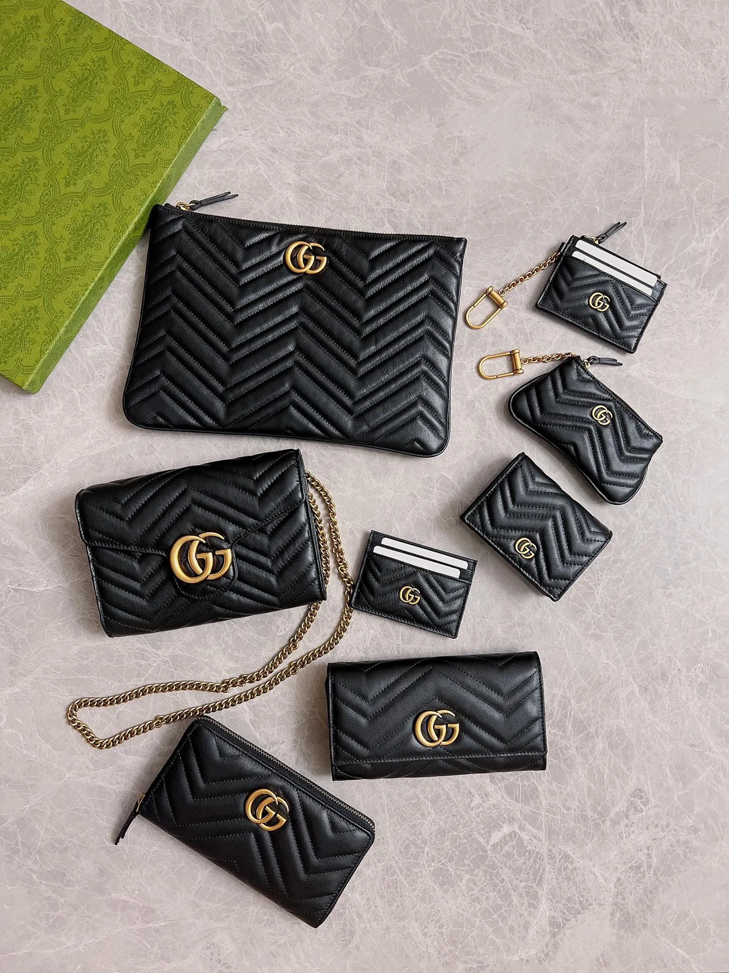 💰420 🇭🇺🇭🇺Latest ~ GG Marmont long wallet 💋💋 Made of quilted leather with GG logo embroidered on the back 💋💋GG logo vintage gold-tone hardware 💋💋 Italian-made Double G buckle snap closure 💋💋 12 card compartments and 2 Bill compartments💋💋2 separate internal compartments Zippered coin pocket closure💋💋Model: 443436, Dimensions: 19 x 10 x 3.5 CM, Color: black, red, pink,
