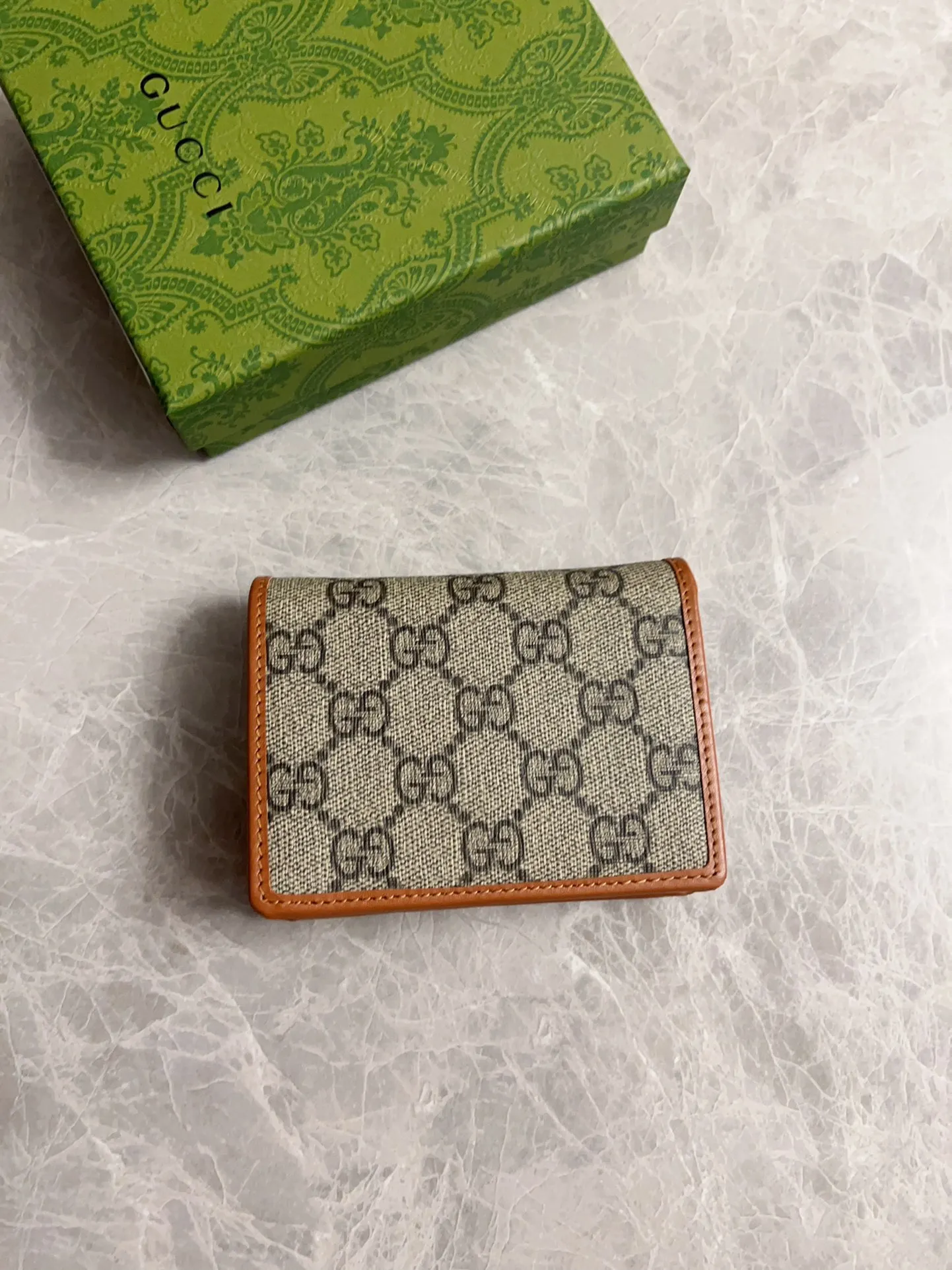 💰380 🇮🇹🇮🇹‼ ️GG Emblem series mini wallet ~ card holder The new GG Emblem series reinterprets the brand's timeless elegance and exquisite craftsmanship 🍒🍒This beige and dark brown mini wallet reinterprets the brand's new small accessories series, 🍒🍒It is crafted from the new GG letter pattern canvas 🍒🍒Elaborately equipped with multiple compartments and cleverly integrated into practical snap closures. Model: 820692 Size: 11x8.5x3cm Color: black, brown/pvc.