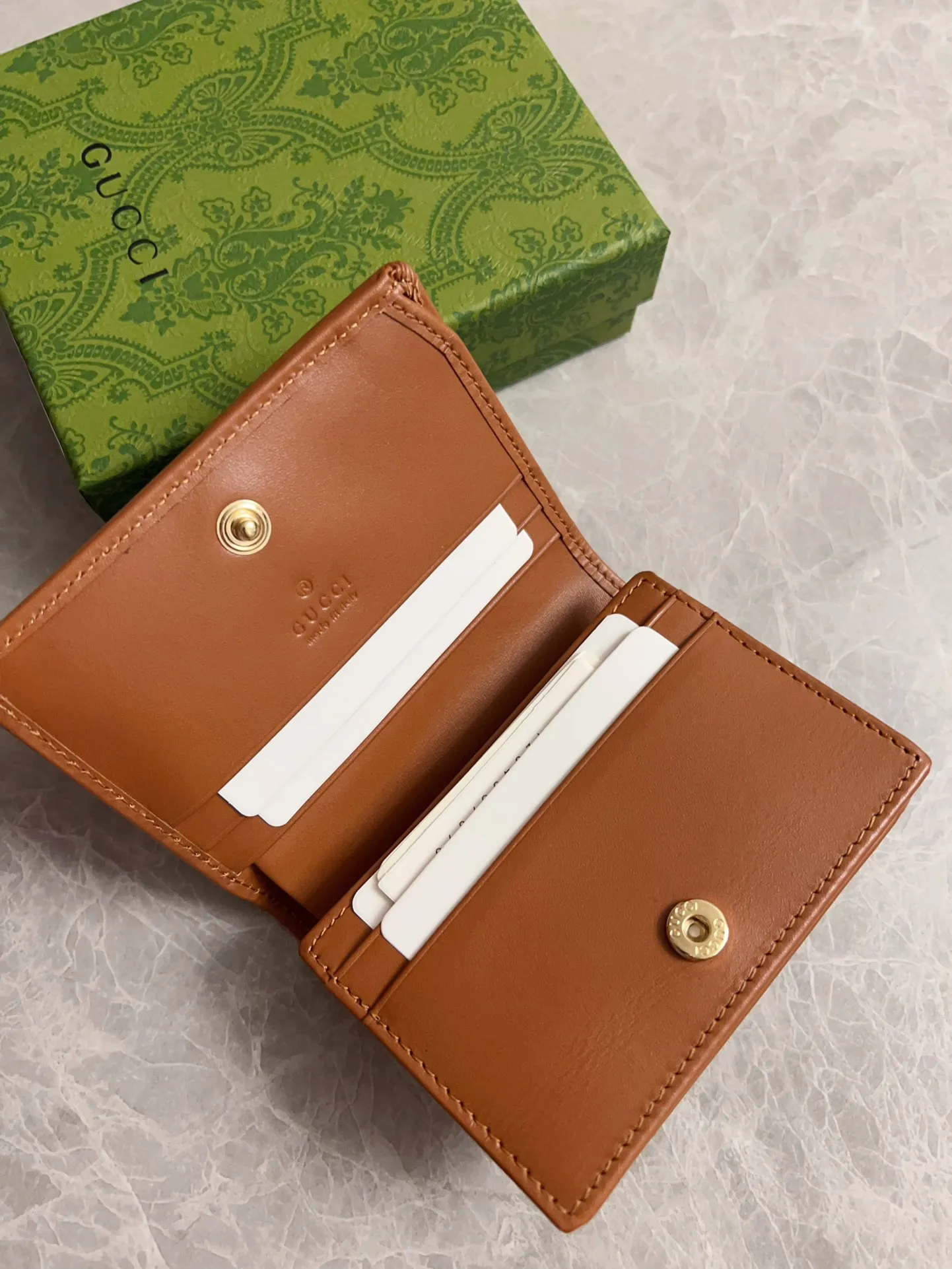 💰380 🇮🇹🇮🇹‼ ️GG Emblem series mini wallet ~ card holder The new GG Emblem series reinterprets the brand's timeless elegance and exquisite craftsmanship 🍒🍒This beige and dark brown mini wallet reinterprets the brand's new small accessories series, 🍒🍒It is crafted from the new GG letter pattern canvas 🍒🍒Elaborately equipped with multiple compartments and cleverly integrated into practical snap closures. Model: 820692 Size: 11x8.5x3cm Color: black, brown/pvc.