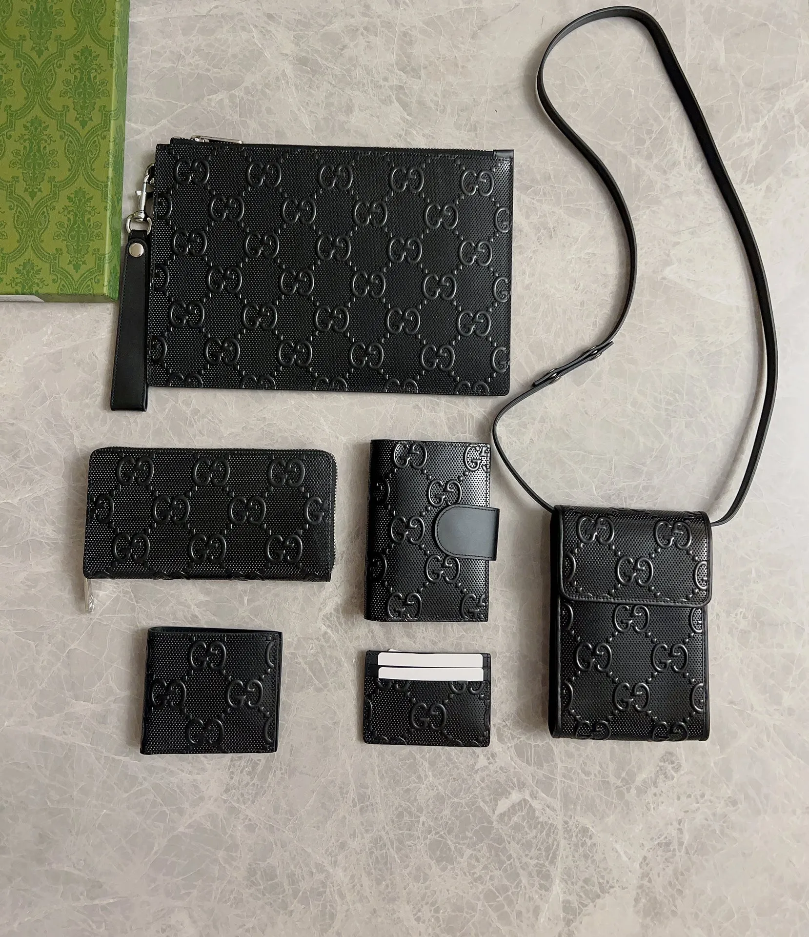 💰230🇭🇺🇭🇺gucci~ 2020 early autumn new style ~ card holder 🧼🧼GG original factory cowhide cleverly integrated into punching and brand logo double G embossing 🧼🧼 Highlights extraordinary design quality, simple and elegant, super large capacity, fashionable must-have item! Very practical🧼🧼Real shot, model: 625564, color: Kepi, size: 10x7cm