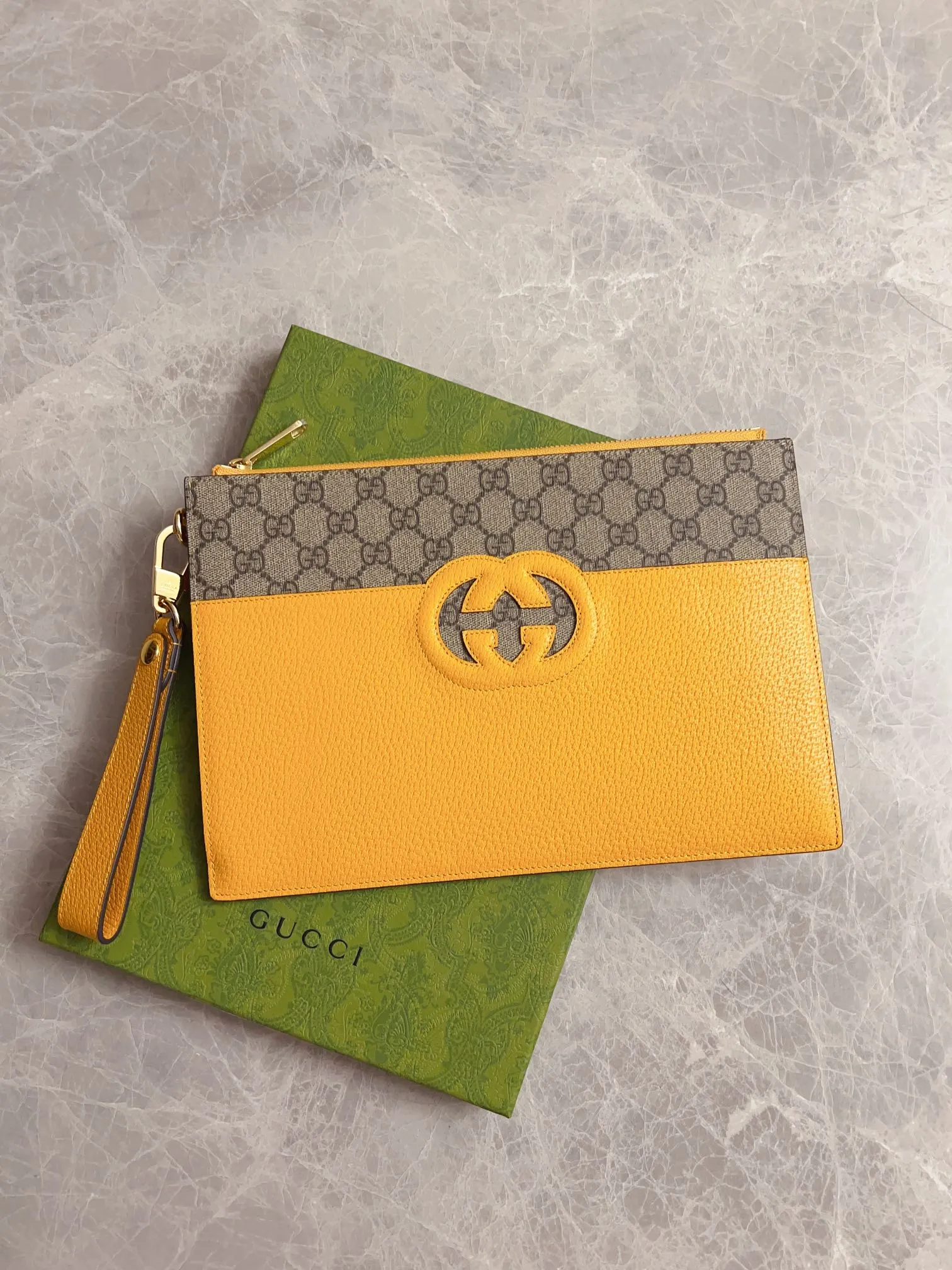 💰520 🇭🇺🇭🇺Gucci’s latest ~ Men’s handbag 🧬🧬 embellished with hollow interlocking Double G details, cleverly matched with GG Supreme canvas, 🧬🧬Create an accessory with both modern style and classic style🧬🧬Iconic interlocking Double G logo. This logo comes from the brand founder Guccio Mr. Gucci's initials are constantly being reinterpreted in various forms and styles🧬🧬Model: 723320, size: 30.5x 21x 1.5cm