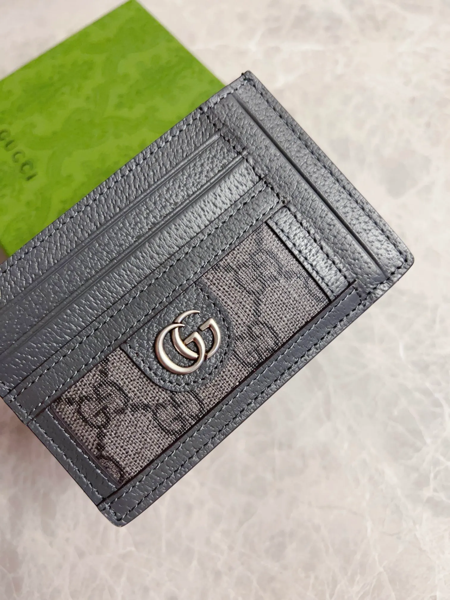 💰280🇭🇺🇭🇺GucciO’s latest phidia series card holder, Ophidia series items have endless retro feelings. Gray GG Supreme canvas, gray cowhide piping, palladium tone hardware Double G Model: 732018 Dimensions: 11x 7cm Color: gray/pvc.