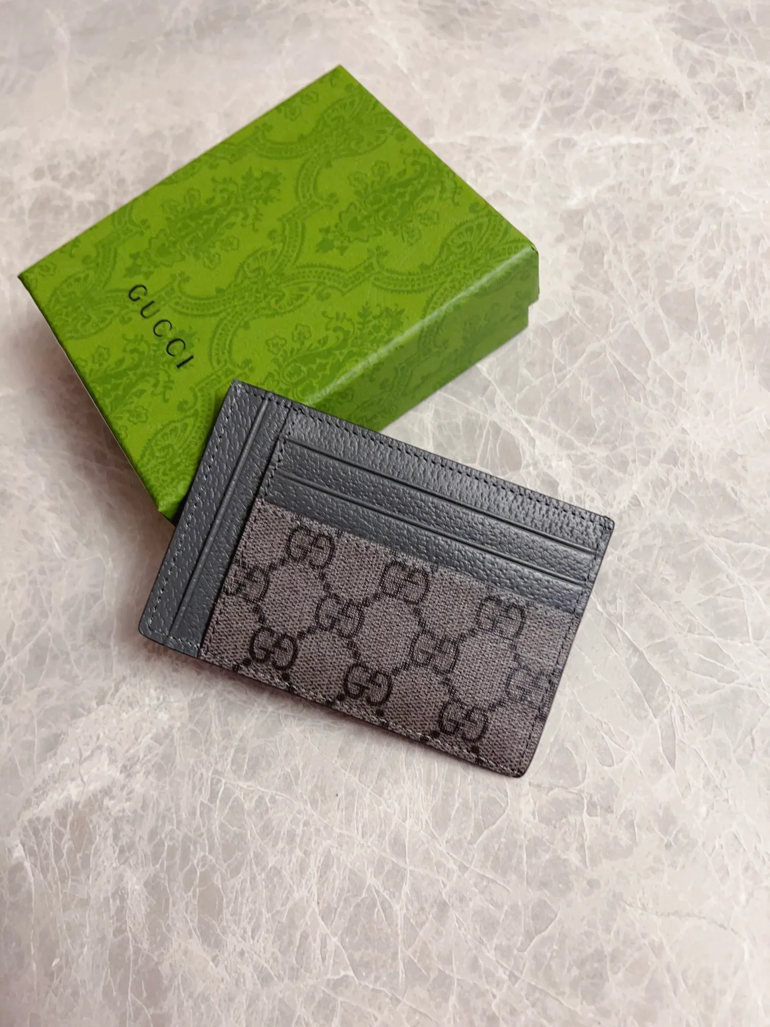 💰280🇭🇺🇭🇺GucciO’s latest phidia series card holder, Ophidia series items have endless retro feelings. Gray GG Supreme canvas, gray cowhide piping, palladium tone hardware Double G Model: 732018 Dimensions: 11x 7cm Color: gray/pvc.