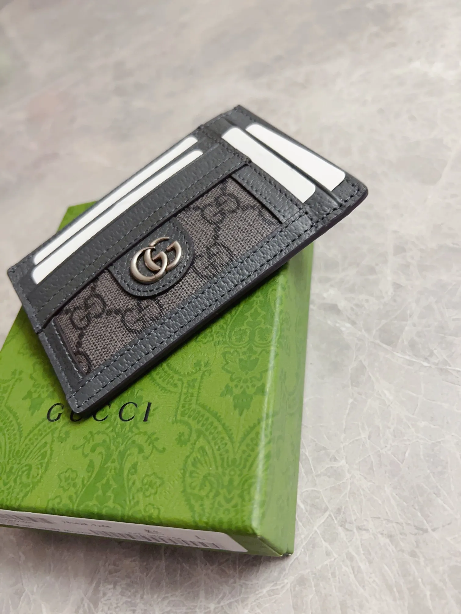 💰280🇭🇺🇭🇺GucciO’s latest phidia series card holder, Ophidia series items have endless retro feelings. Gray GG Supreme canvas, gray cowhide piping, palladium tone hardware Double G Model: 732018 Dimensions: 11x 7cm Color: gray/pvc.