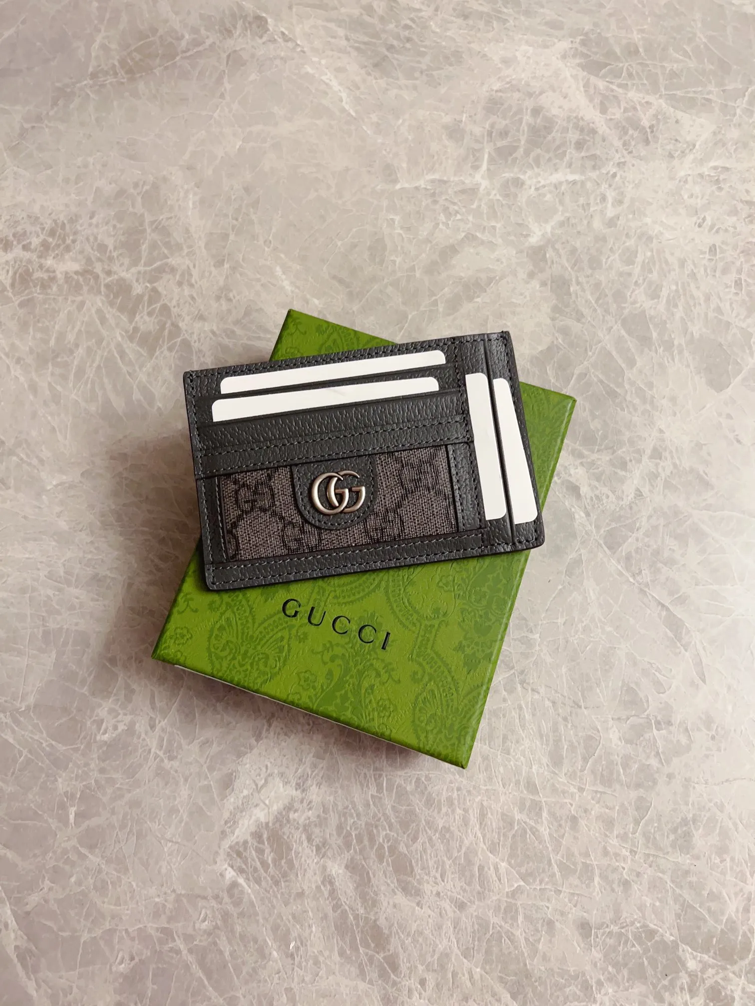 💰280🇭🇺🇭🇺GucciO’s latest phidia series card holder, Ophidia series items have endless retro feelings. Gray GG Supreme canvas, gray cowhide piping, palladium tone hardware Double G Model: 732018 Dimensions: 11x 7cm Color: gray/pvc.