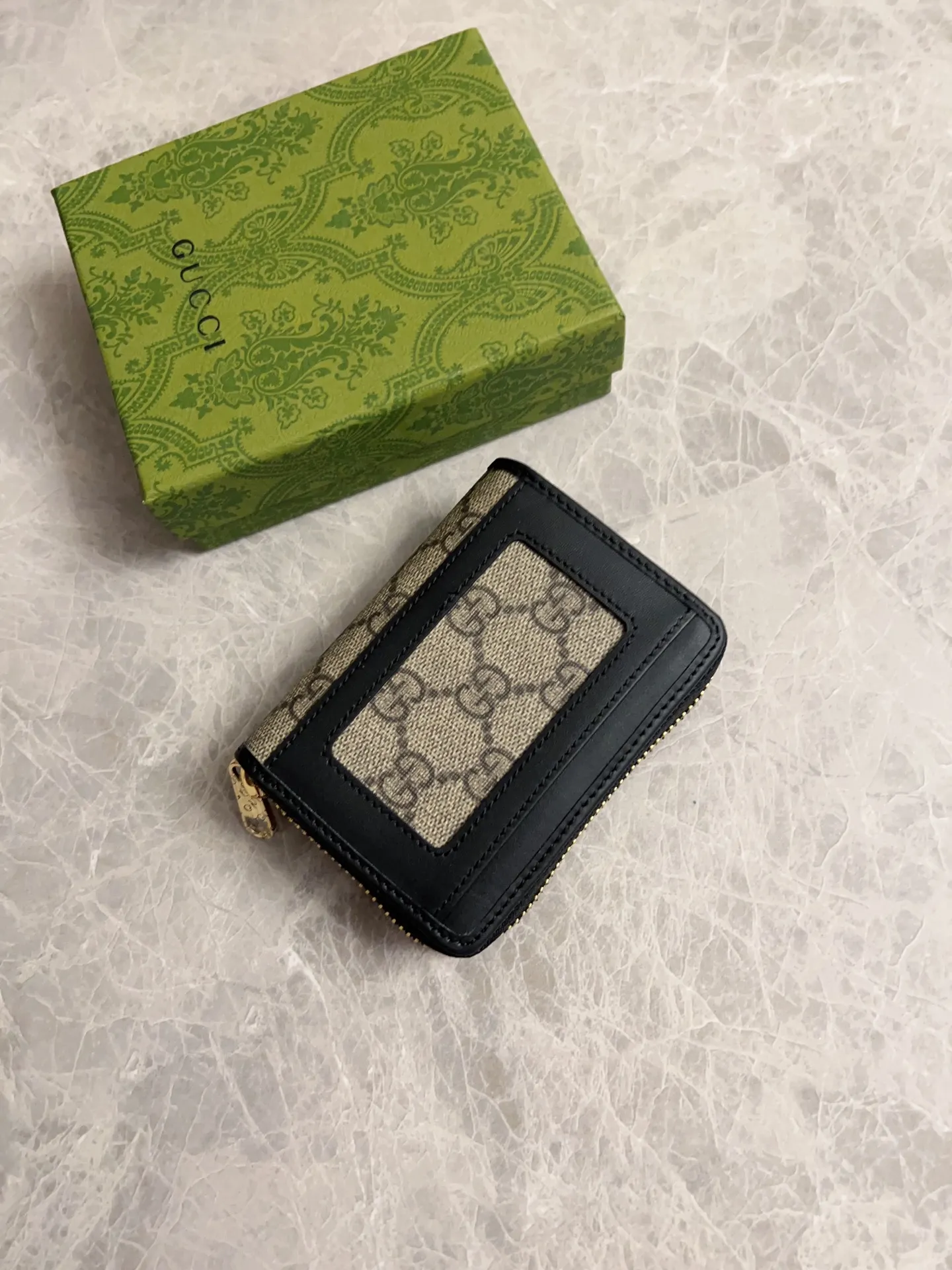 💰380 🇭🇺🇭🇺GG Marmont series🧼🧼Card holder~Business card collection in one🧼🧼Elegant and exquisite design, a must-have and versatile item! Super awesome! Model: 658549. Size: 11.5*8.5*3cm. Color: white~brown/PVC