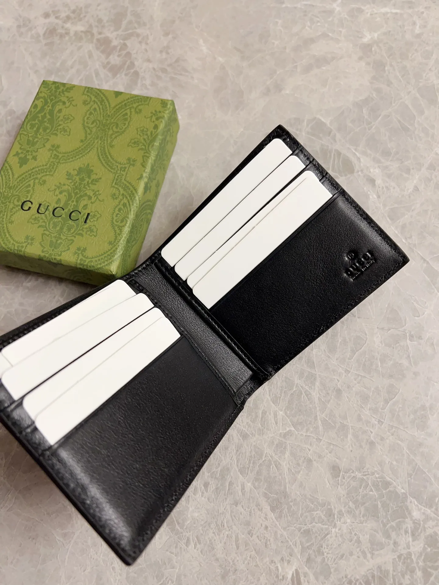 💰270 🇭🇺🇭🇺New men’s short wallet! 🐯🐯Synchronized with counters, original shaved leather with high-quality PVC fabric🐯🐯tear-printed latest tiger head logo🐯🐯, fine oil edge workmanship, simple and elegant, fashionable and domineering,🐯🐯Model: 451268, size: 10x9x2.5cm, color: Brown PVC-Black "Tiger Head"