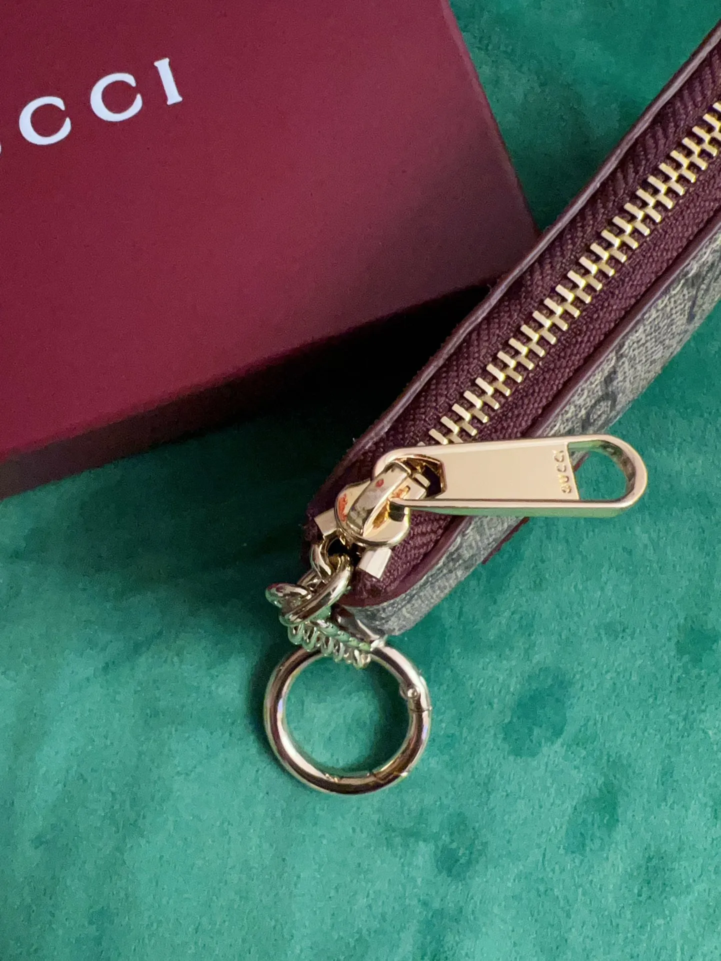 💰360 🇭🇺🇭🇺New products on official website! Exquisite key bag 🔑 ~ lipstick bag 💄🐹🐹 pvc with burgundy calfskin, with cute and exquisite cartoon patterns on the leather! 🐹🐹Style number 818768, size: 12x8x1.5cm, 🐹🐹Little red cat, puppy, panda, owl, exquisite and cute! Original product!