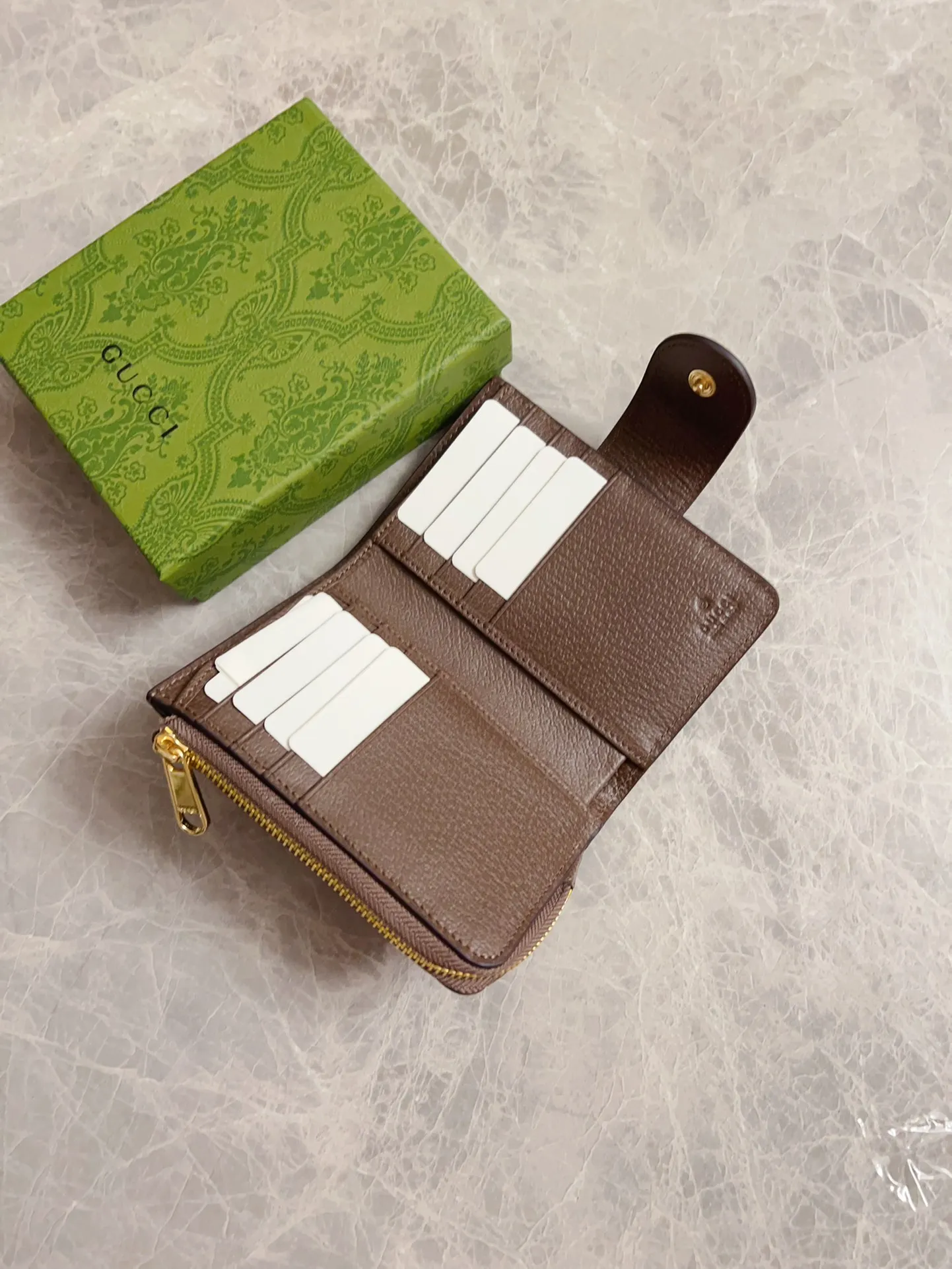 💰410 🇭🇺🇭🇺GG Marmont series card holder has arrived! Exquisite and generous! Model: 725662 Dimensions: 13x8.5x2cm. Color: PVC brown