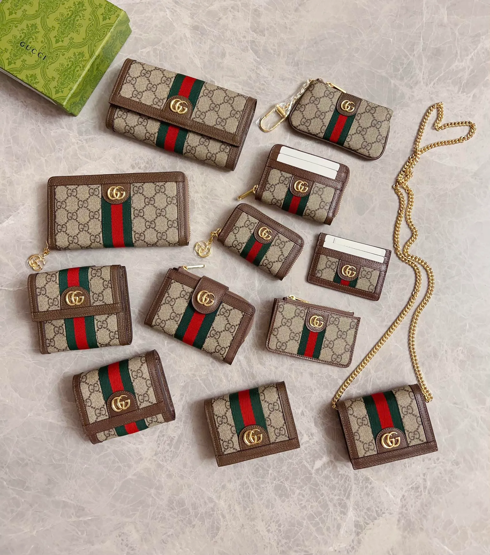 💰410 🇭🇺🇭🇺GG Marmont series card holder has arrived! Exquisite and generous! Model: 725662 Dimensions: 13x8.5x2cm. Color: PVC brown