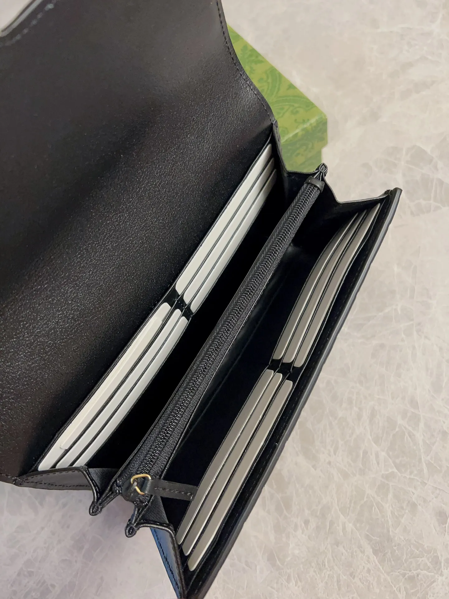 💰440 🇭🇺🇭🇺The latest model Original Ferrari leather ~ Pressed GⓂ️Ⓜ️Original double G hardware Ⓜ️Ⓜ️Exquisite oil edges! Model: 615524, size: 19x10x2.5cm, color: pressed G/black!