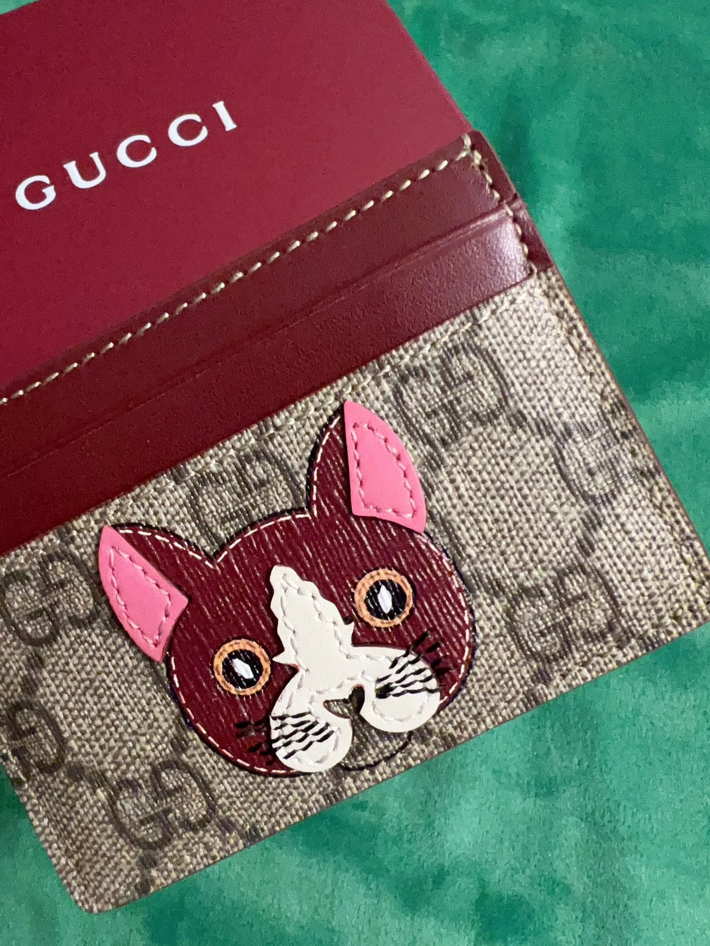 💰260 🇭🇺🇭🇺New product on official website! Exquisite small card holder PVC with burgundy calfskin, 🤡🤡cut and printed with cute and exquisite cartoon patterns! 🤡🤡Style number 818769, size: 11x7cm, 🤡🤡little red cat, puppy, panda, owl, exquisite and cute! Original product!