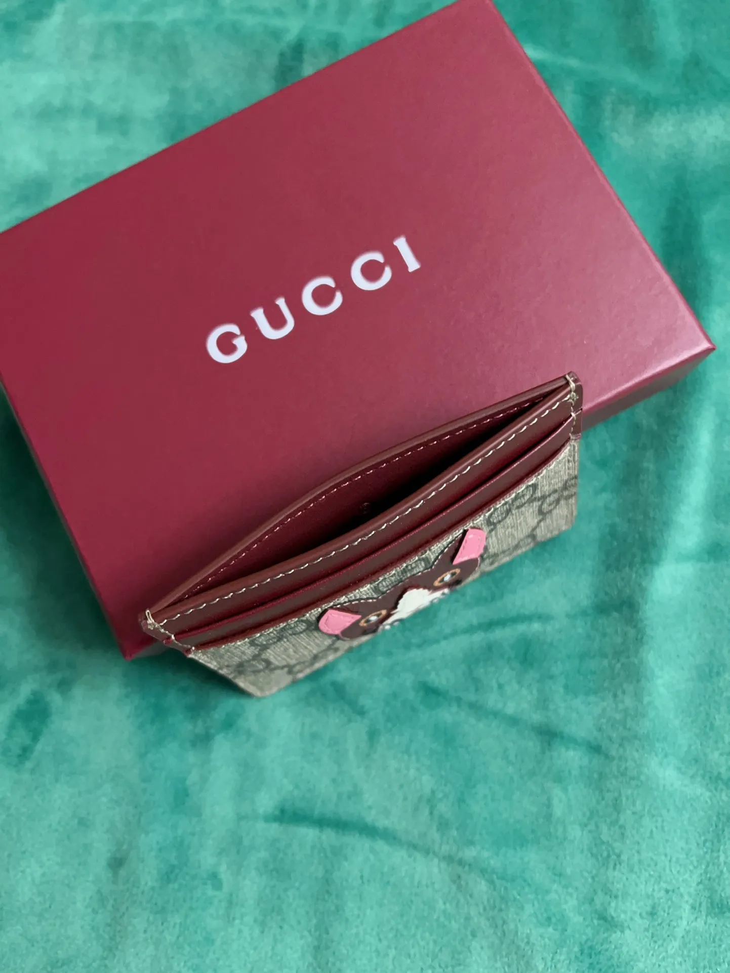 💰260 🇭🇺🇭🇺New product on official website! Exquisite small card holder PVC with burgundy calfskin, 🤡🤡cut and printed with cute and exquisite cartoon patterns! 🤡🤡Style number 818769, size: 11x7cm, 🤡🤡little red cat, puppy, panda, owl, exquisite and cute! Original product!