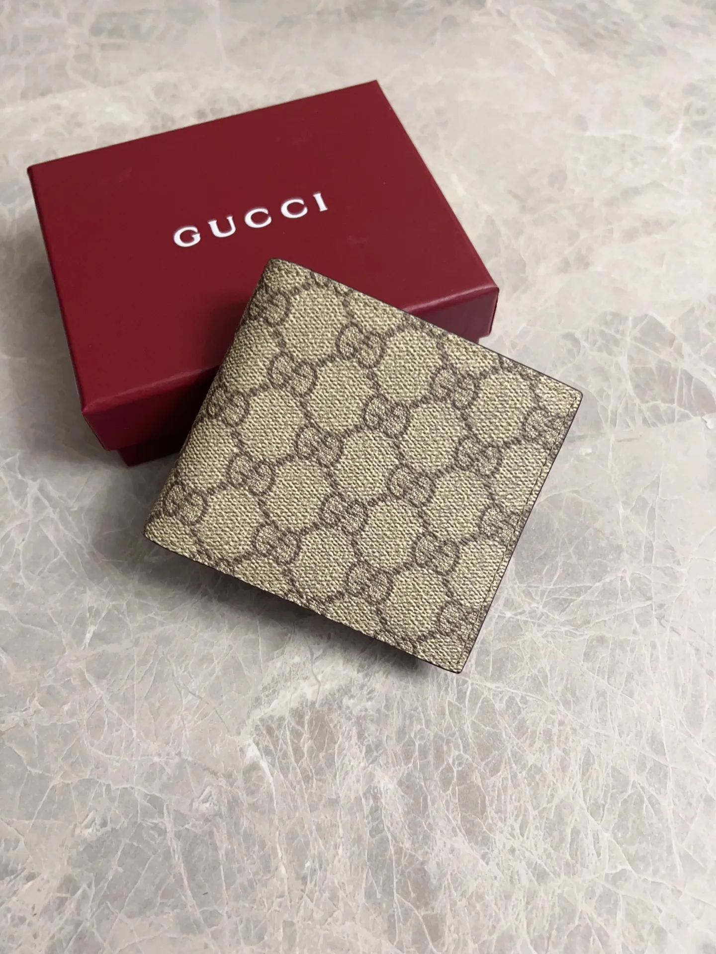 💰320🇭🇺🇭🇺GG Emblem series reinterprets the classic double G pattern with creative design and innovative functions. 🍃🍃New granular PVC fabric with original factory calfskin, fashionable and versatile! 🍃🍃Brown, black Style number: 821201 (card + coin bag) Size: 11x9cm