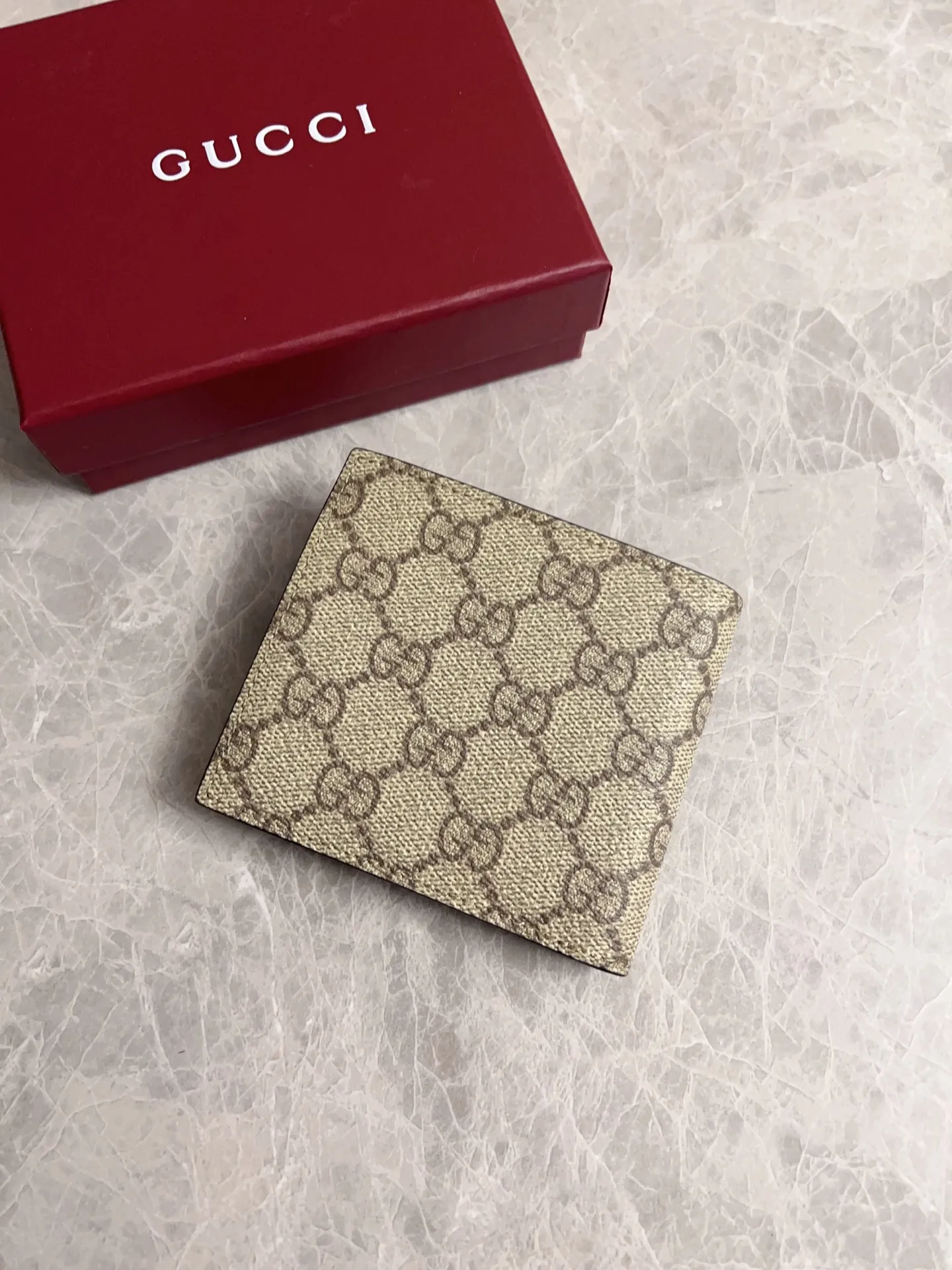 💰320🇭🇺🇭🇺GG Emblem series reinterprets the classic double G pattern with creative design and innovative functions. 🍃🍃New granular PVC fabric with original factory calfskin, fashionable and versatile! 🍃🍃Brown, black Style number: 821201 (card + coin bag) Size: 11x9cm