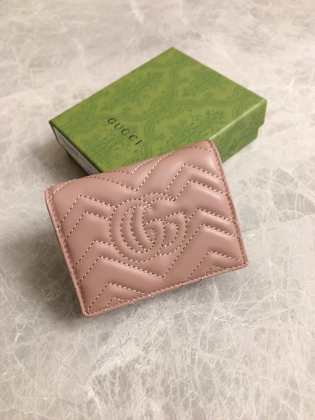 💰340 🇭🇺🇭🇺 The latest ~ GG Marmont card holder 👛👛 chevron pattern quilted original leather, 💋💋 GG logo pattern on the back, bronze hardware accessories 👛👛 Style number: 466492, size: W11*H8*D3 cm , Color: black, bright red, dark green, nude pink