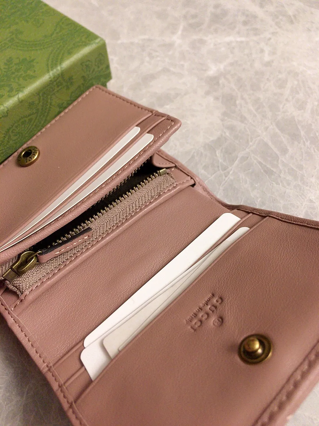 💰340 🇭🇺🇭🇺 The latest ~ GG Marmont card holder 👛👛 chevron pattern quilted original leather, 💋💋 GG logo pattern on the back, bronze hardware accessories 👛👛 Style number: 466492, size: W11*H8*D3 cm , Color: black, bright red, dark green, nude pink