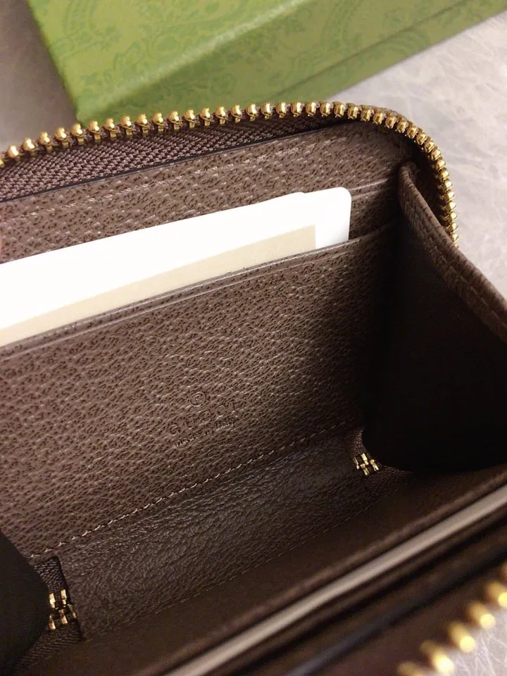 💰380 🇭🇺🇭🇺GG Marmont series🧼🧼Card holder~Business card collection in one🧼🧼Elegant and exquisite design, a must-have and versatile item! Super awesome! Model: 658552. Size: 11.5*8.5*3cm. Color: brown/PVC