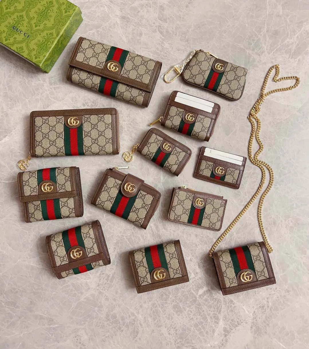 💰380 🇭🇺🇭🇺GG Marmont series🧼🧼Card holder~Business card collection in one🧼🧼Elegant and exquisite design, a must-have and versatile item! Super awesome! Model: 658552. Size: 11.5*8.5*3cm. Color: brown/PVC
